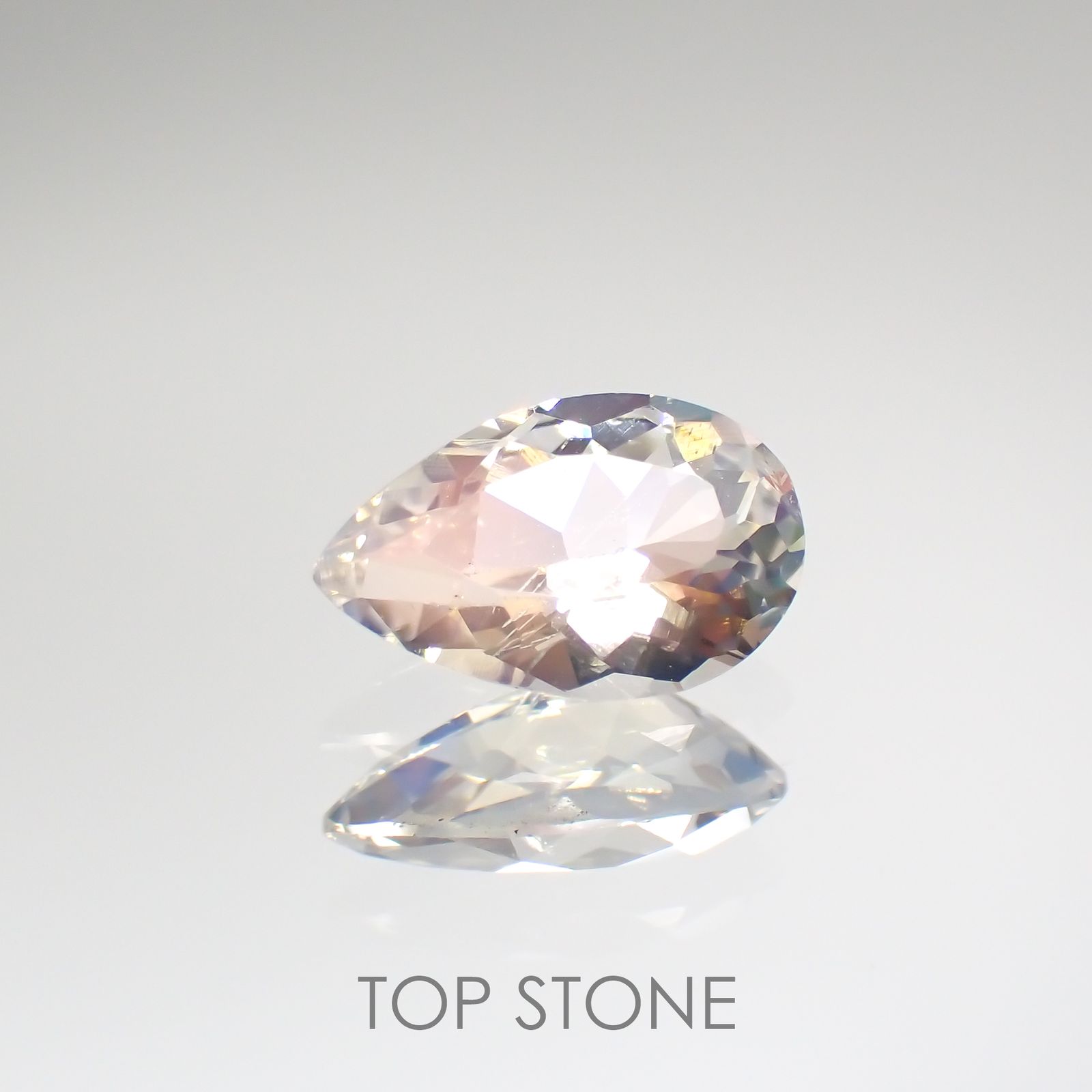 レインボームーンストーン(宝石名ラブラドライト)マダガスカル産 0.45ct 識別済[211113753]7.1x4.5mm前後