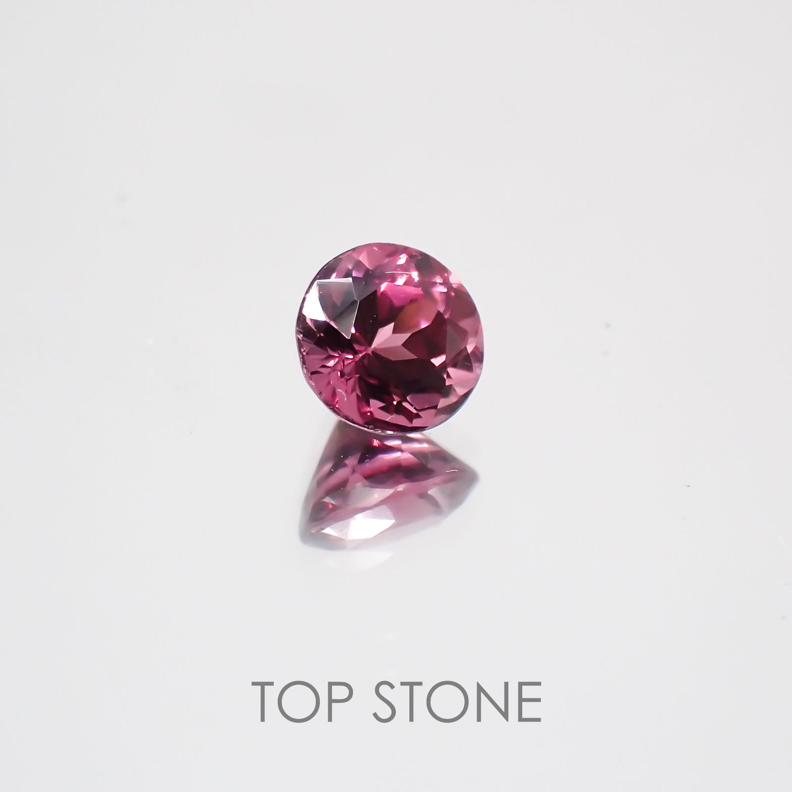 カラーチェンジマラヤガーネット タンザニア産 ルース 0.72ct[21049656]5.1×5.1mm前後