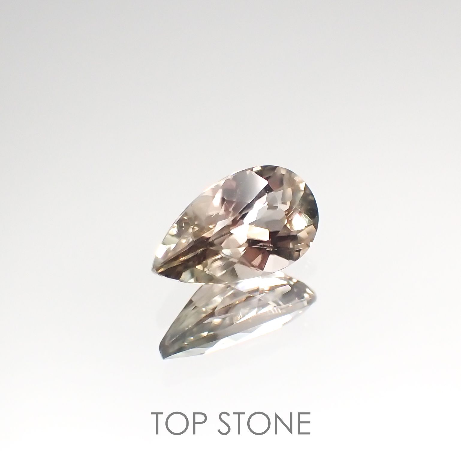 ダイアスポア カラーチェンジ(宝石名ダイアスポア) トルコ産 0.78ct 識別済[210912421]7.8×4.5mm前後