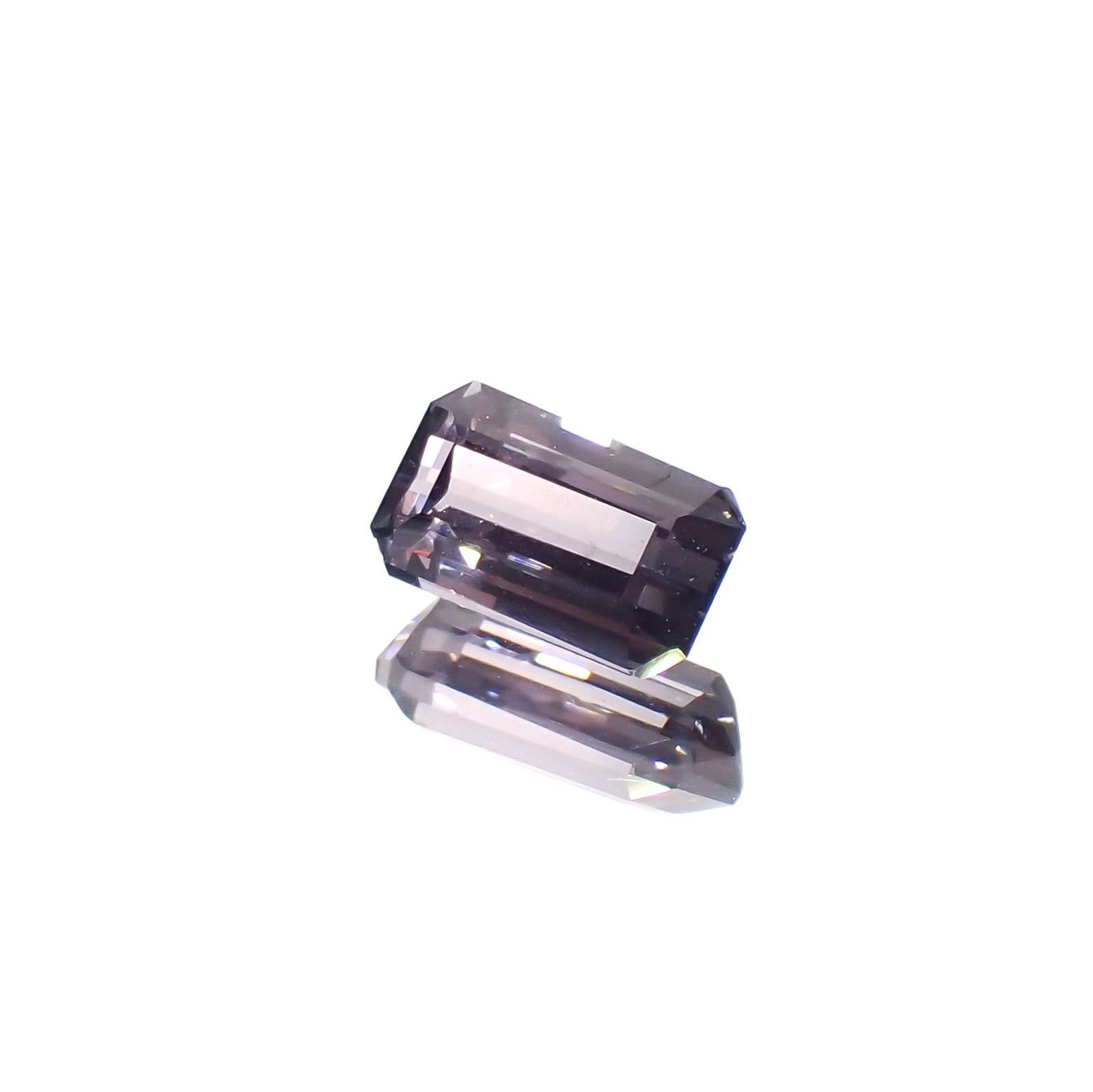 バイカラースピネル フルオレッセンス タンザニア/マダガスカル産 0.62ct / 6.1x3.5mm前後 [230722677]