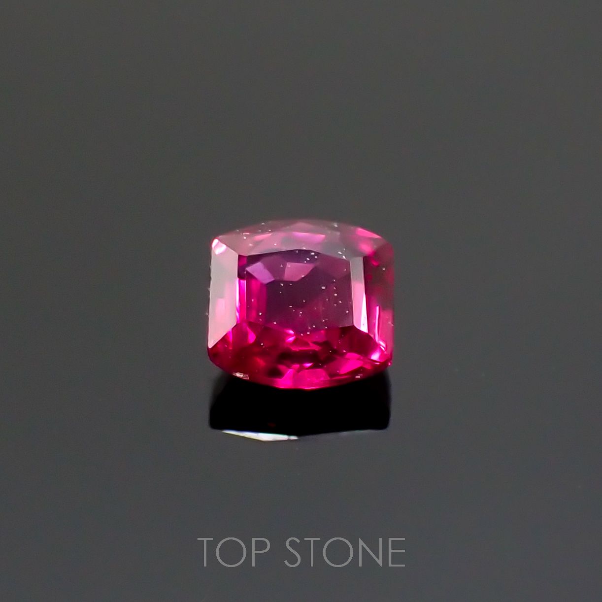 ルビー モザンビーク/ビルマ産 0.14ct[220616209]2.8x2.7mm前後