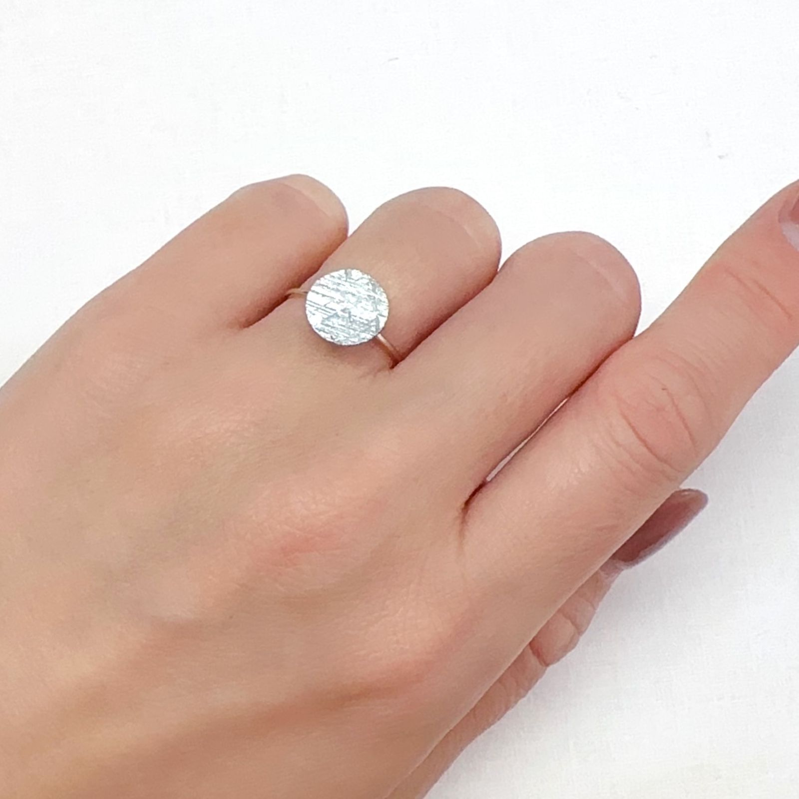 アルタイ隕石 発見地:中国 2.47ct[240125556]9.7x9.5mm前後
