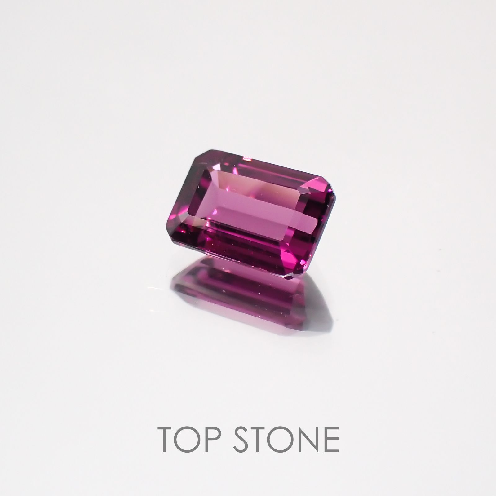グレープガーネット ブラジル産 ルース 0.71ct[21019681]5.8×4.1mm前後