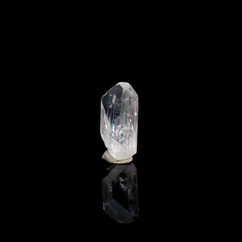 ダンビュライト原石 メキシコ産 6.61ct / 18.7x9.3mm前後 [260532172]