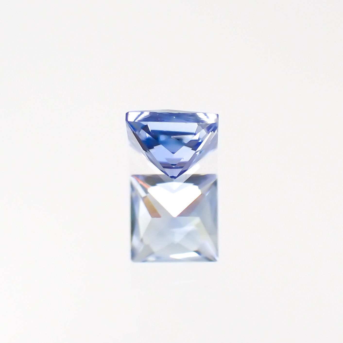 ◇プリンセスカット◇ベニトアイト アメリカ・カリフォルニア州産 0.13ct[221118977]2.7x2.7mm前後