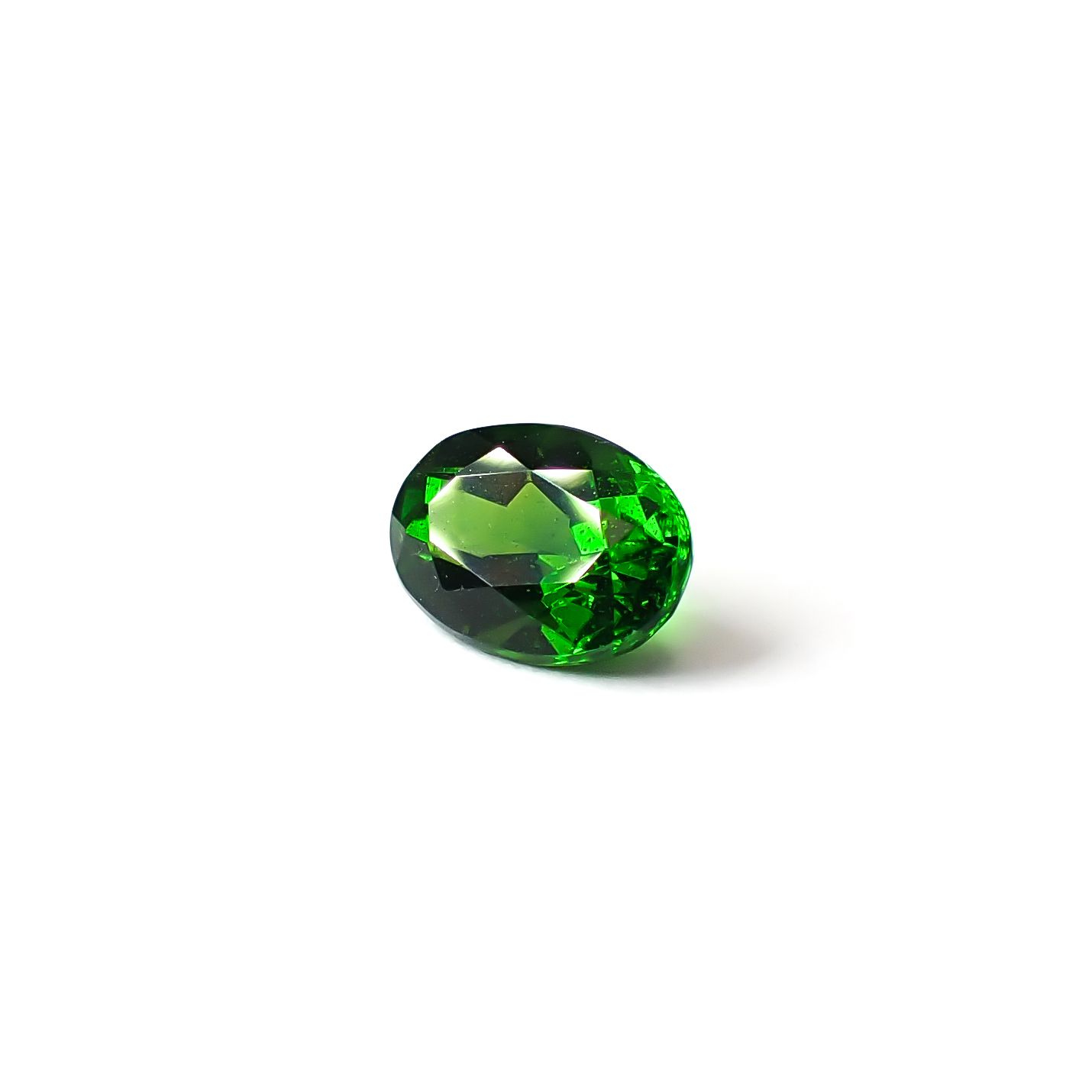クロムダイオプサイド(宝石名クロム・ダイオプサイド)ロシア産 識別済 0.95ct / 7.1x5.1mm前後 [260432092]