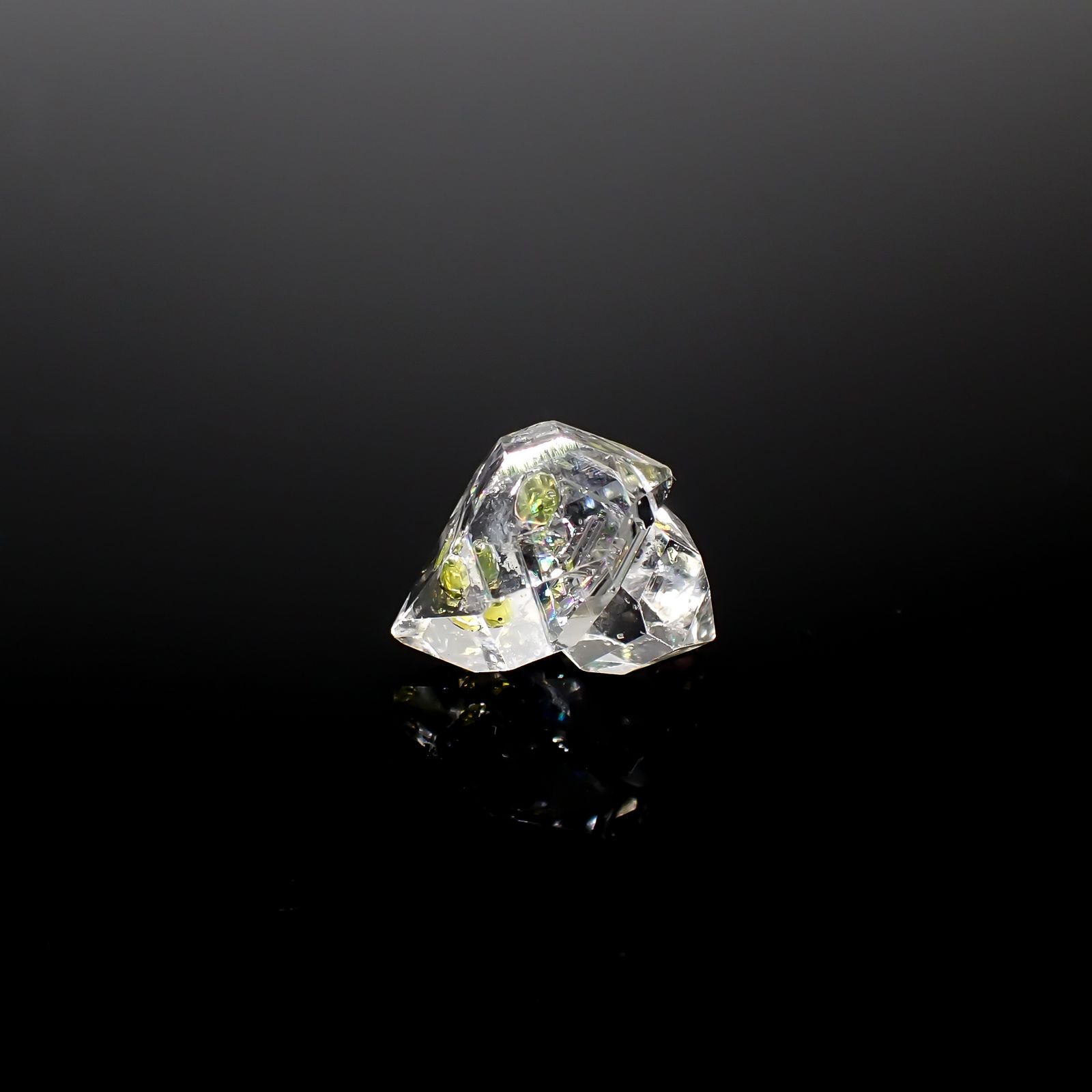 オイルインクォーツ原石 パキスタン産 4.55ct[240828663]10.9x11mm前後