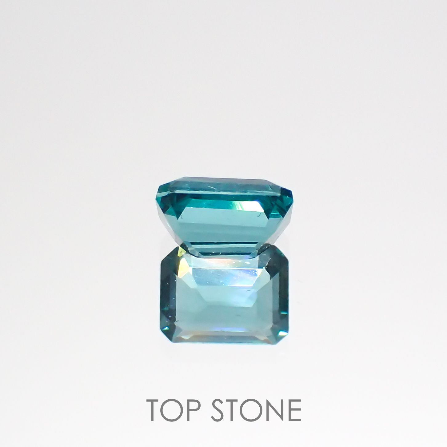 ブルーグリーンアパタイト(宝石名アパタイト)マダガスカル産 0.58ct 識別済[220616659]5.2x4mm前後
