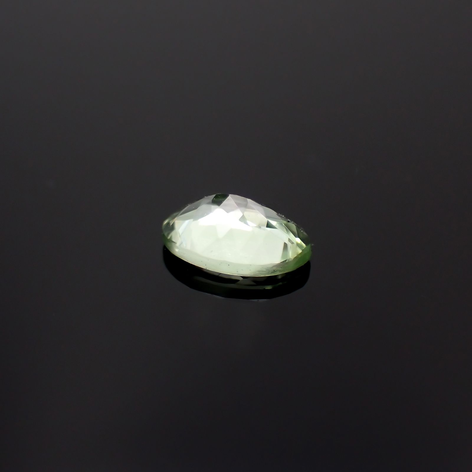 ミントガーネット タンザニア産 0.41ct[231023724]5.7x3.8mm前後
