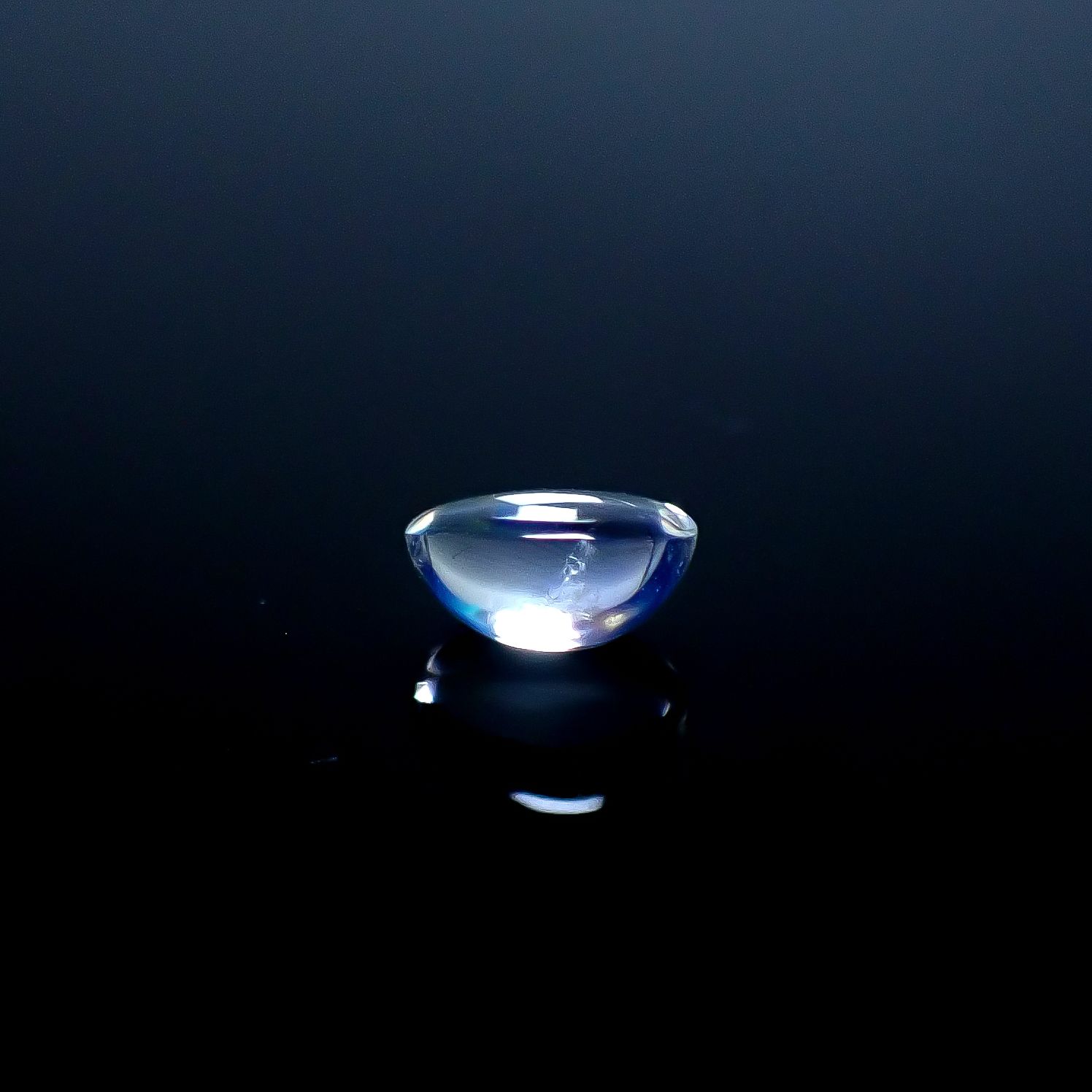 ◇バフトップカット◇レインボームーンストーン(宝石名ラブラドライト)マダガスカル産 識別済 0.59ct / 5.9x4.6mm前後 [250931037]