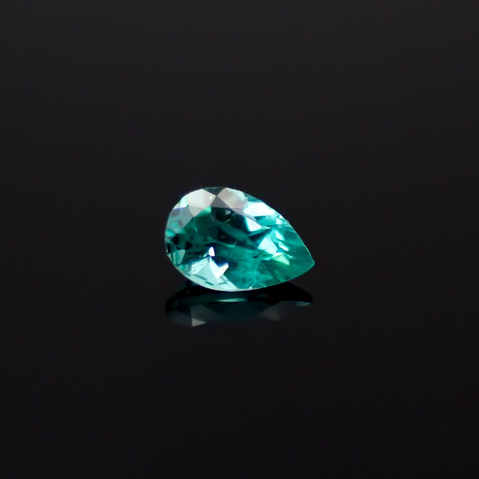 パライバトルマリン ブラジル・ムルング鉱山産 0.055ct[240928798]2.9x2mm前後