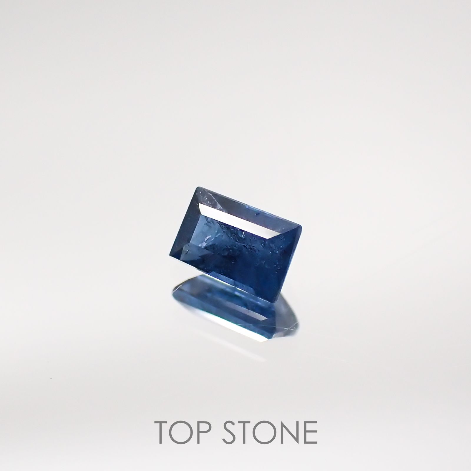 ガーナイト(宝石名含コバルト・ガーナイト) ナイジェリア産 0.18ct 識別済[210711554]3.4×2.2mm前後