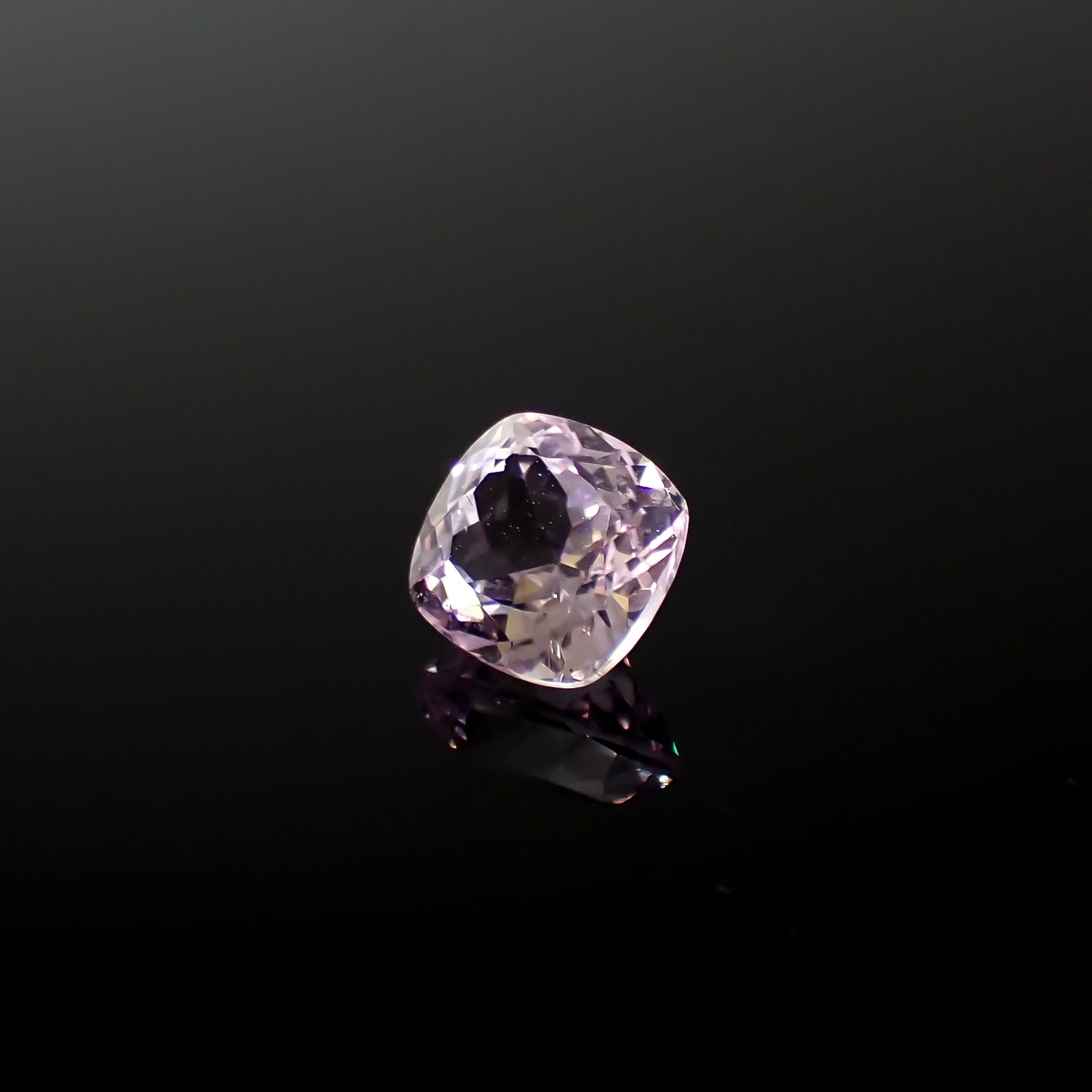 クンツァイト アフガニスタン産 2.05ct[240125361]7.3x7.2mm前後