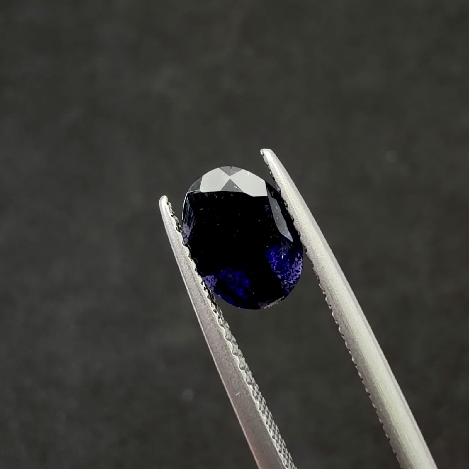 アイオライトサンストーン インド/ブラジル産 0.91ct / 8x6mm前後
