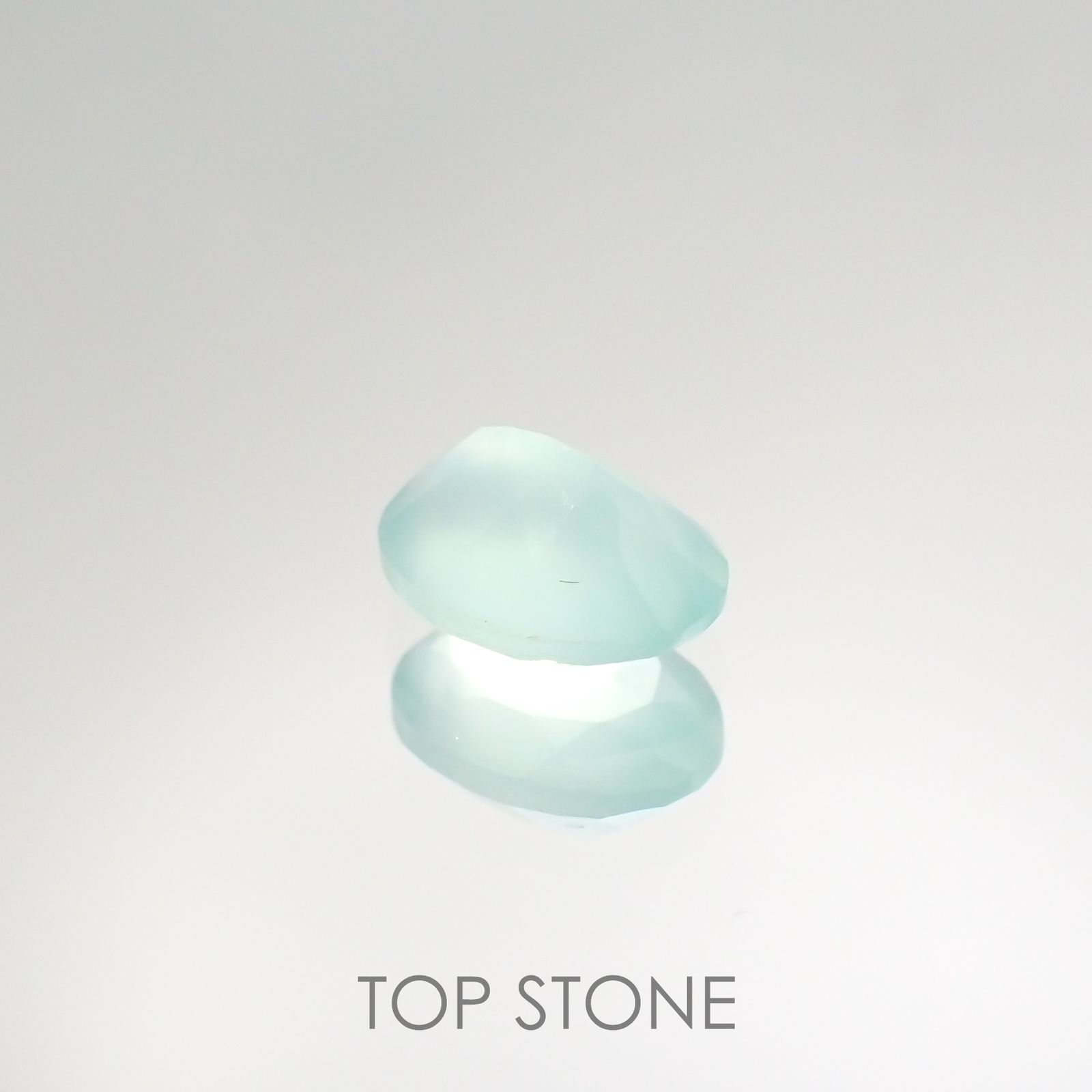 アクアプレーズ(宝石名ブルー グリーン・カルセドニー) 南アフリカ産 1.28ct 識別済[210912343]8.1×6mm前後