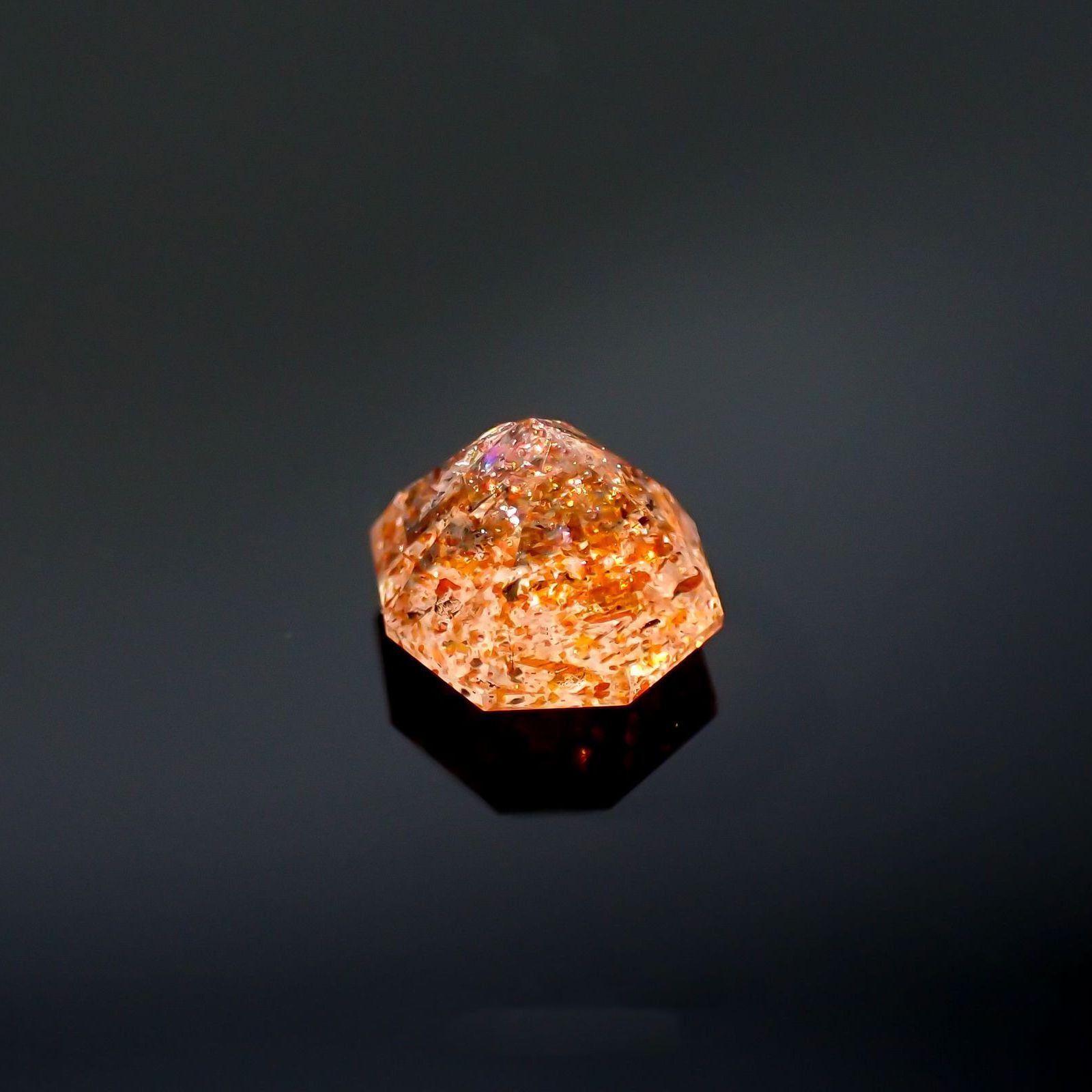 ◇オクタゴンカット◇イリュージョンサンストーン インド産 0.56ct / 5.2x4.8mm前後 [260215492]