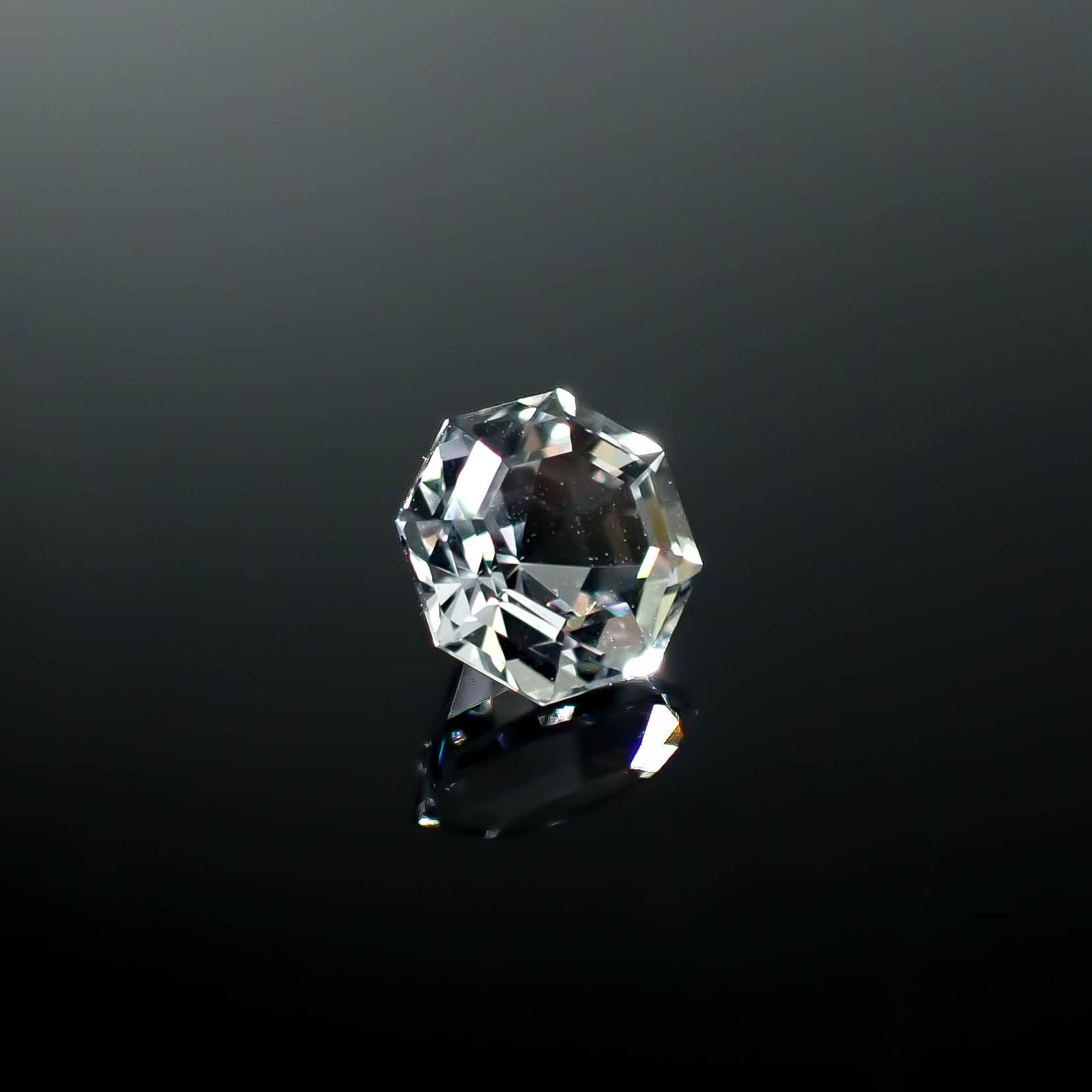 ◇オクタゴンカット◇レムリアンシードクリスタル(保証シール付き) ブラジル産 1.56ct / 7.2x7.1mm前後 [250730861]
