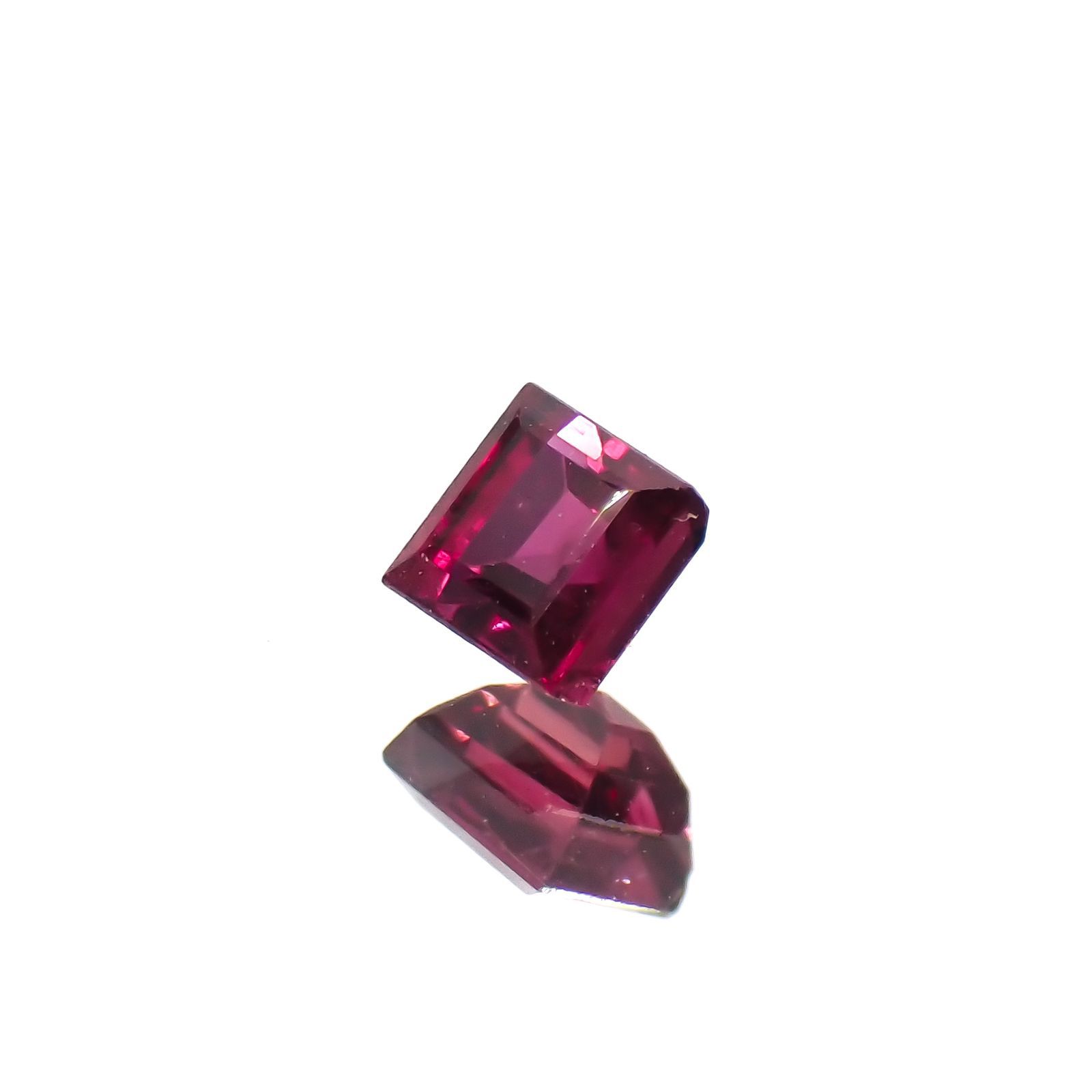ルビー タイ/ビルマ産 0.17ct[220616360]2.6x2.5mm前後