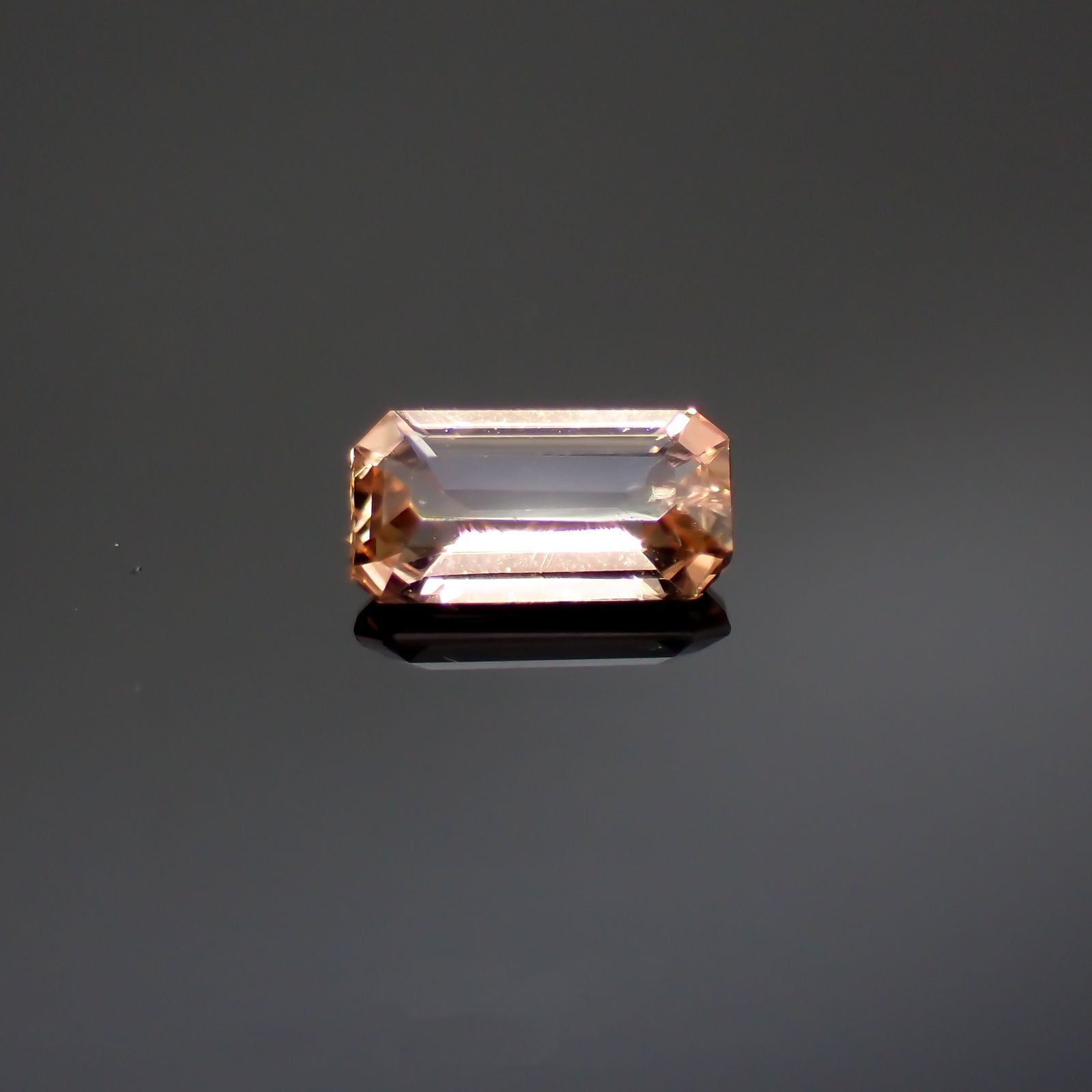 インペリアルトパーズ(宝石名トパーズ)ブラジル産 0.25ct 識別済[220113909]5.2x2.8mm前後