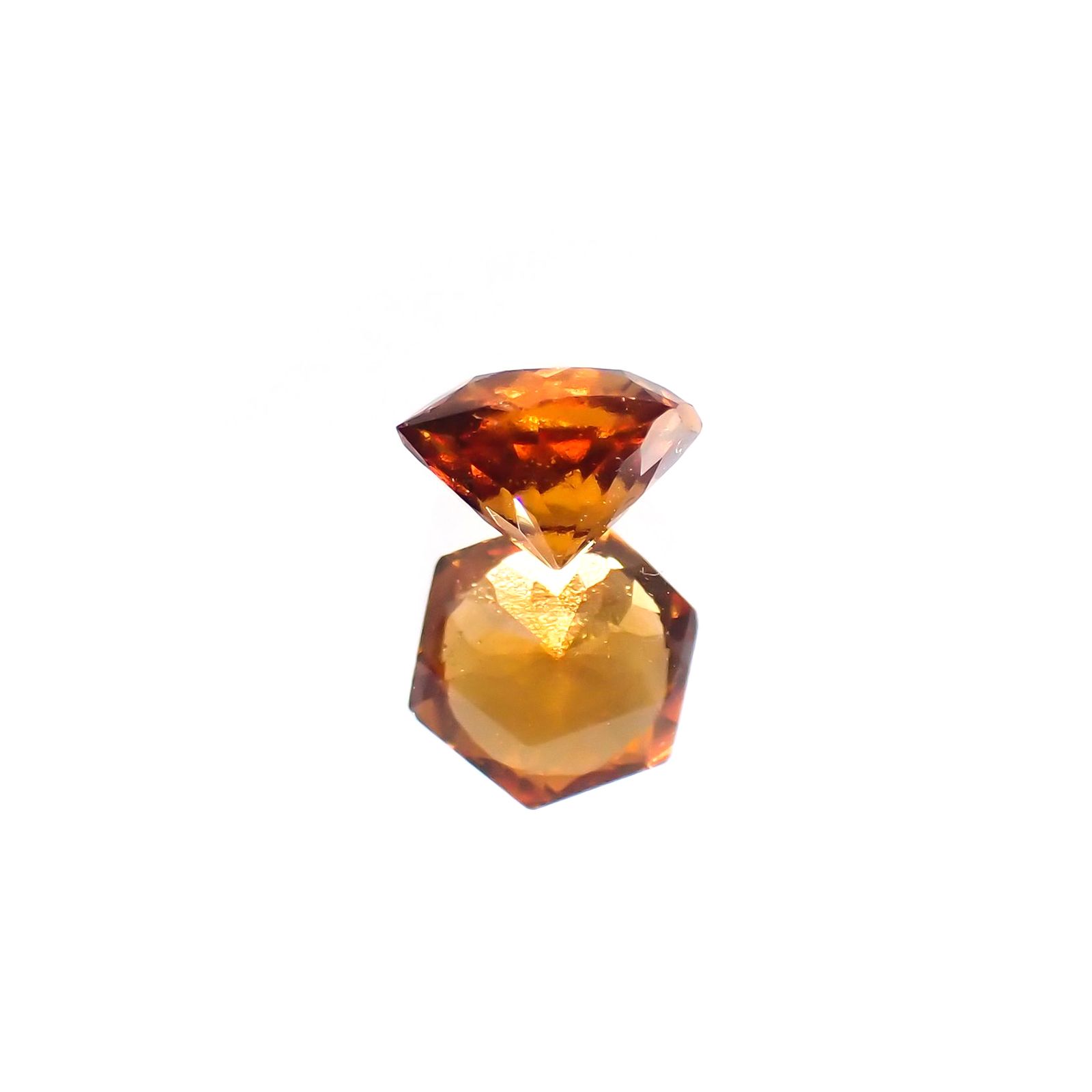 ◇ヘキサゴンカット◇ヘソナイトガーネット(宝石名ガーネット) スリランカ産 0.90ct 識別済[210812684]5.4×5.4mm前後