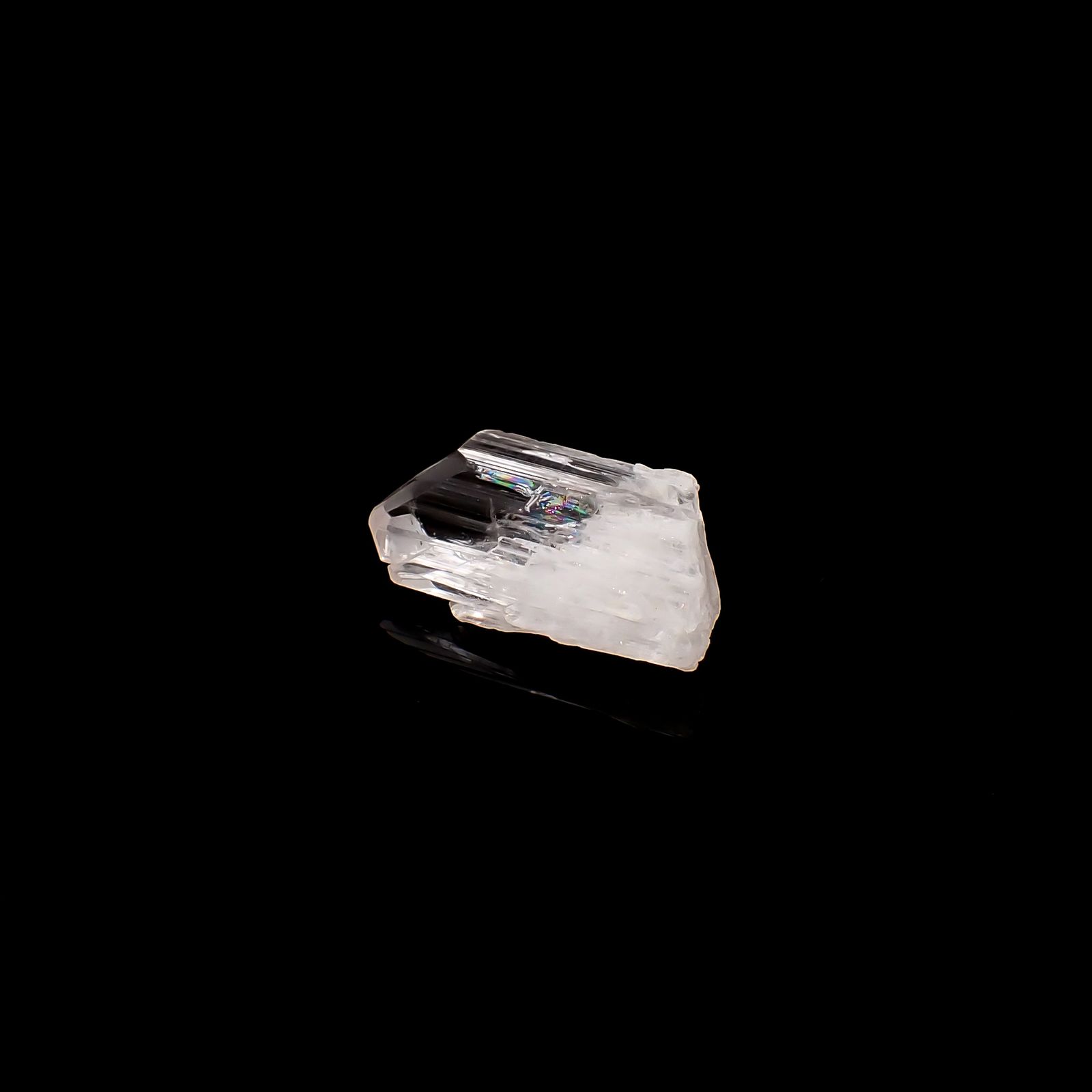 ダンビュライト原石 メキシコ産 10.62ct / 20.3x11.7mm前後 [260532166]