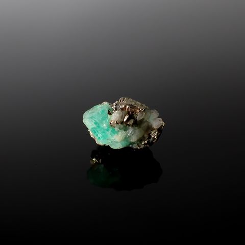 エメラルド 原石 コロンビア産 11.68ct[240427247]14.8x12.5mm前後