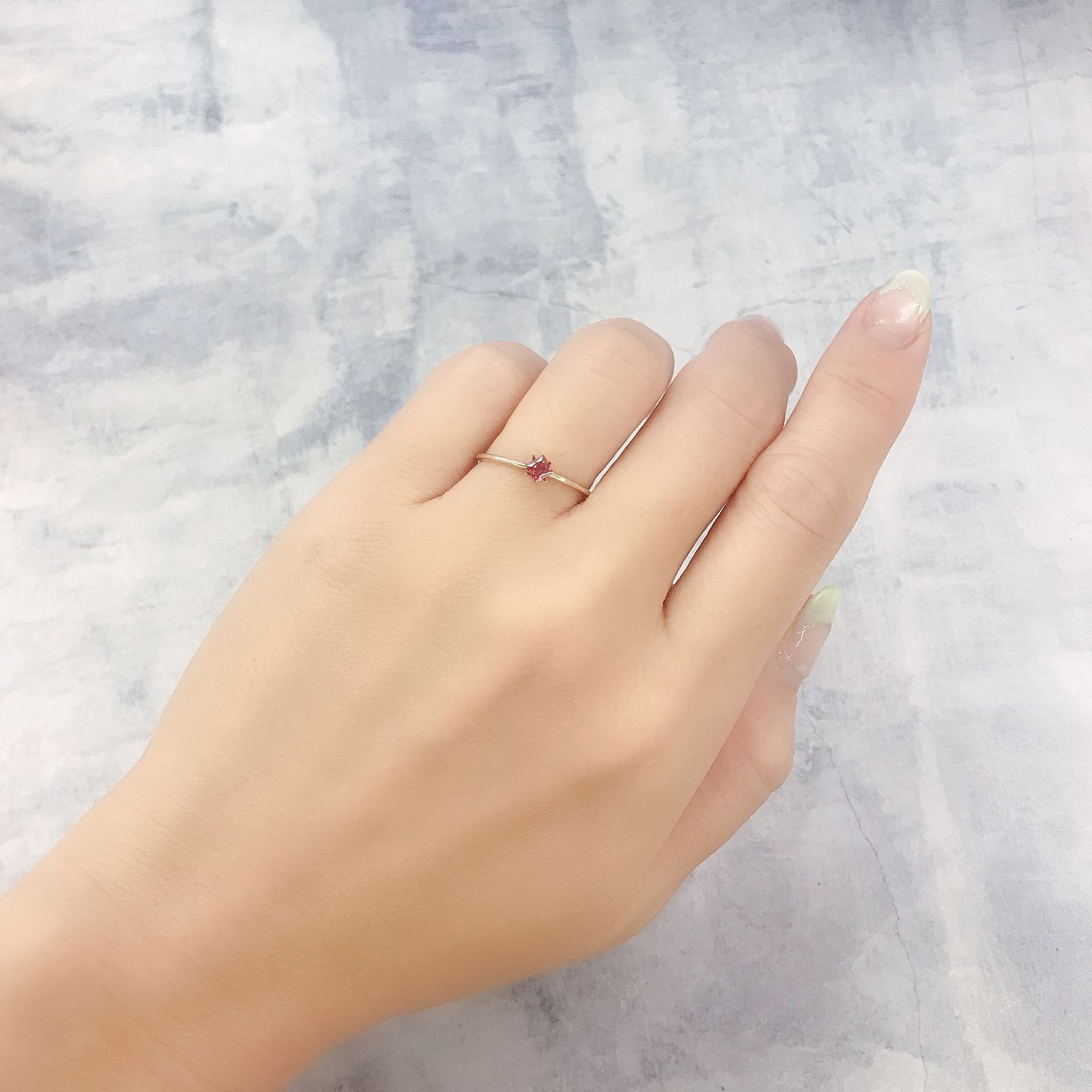 ◇プリンセスカット◇ホットピンクスピネル(宝石名ピンク・スピネル)タンザニア産 0.19ct 識別済[220817533]3x3mm前後