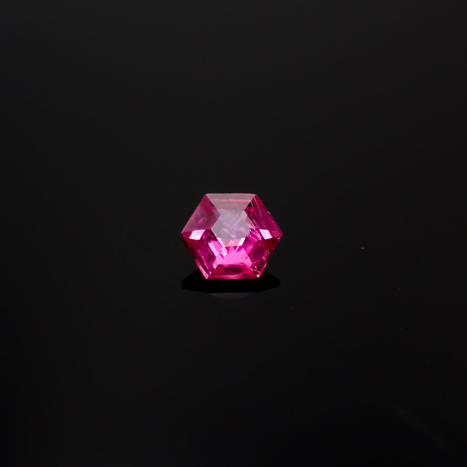 ◇ヘキサゴンカット◇ルビー 非加熱 モザンビーク産 0.19ct[240427109]3.5x3.5mm前後