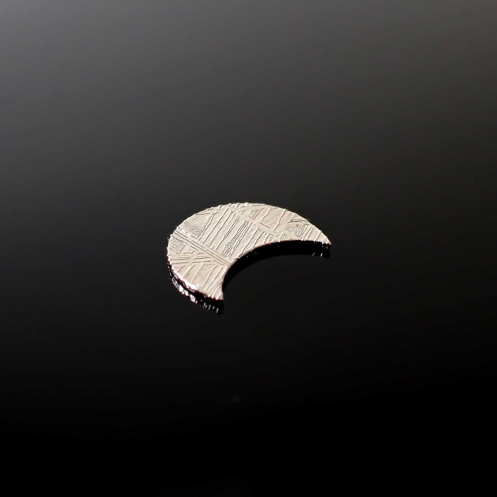 ◇カスタムカット・ムーン◇アルタイ隕石 発見地：中国 1.07ct [250129807]10x7.6mm前後