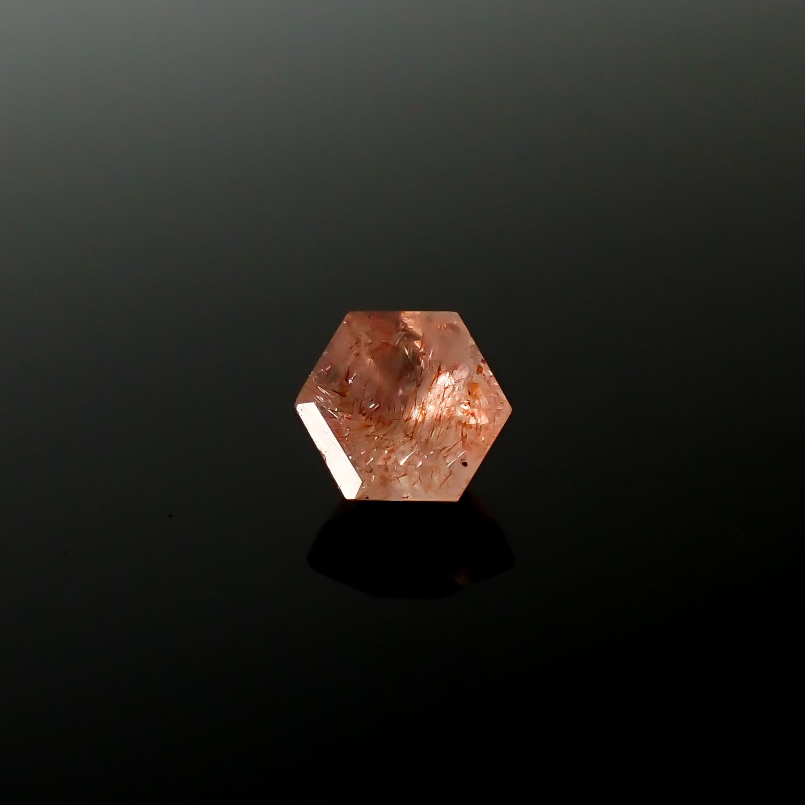 ◇ヘキサゴンカット◇ストロベリークォーツ カザフスタン産 0.75ct[240125487]5.3x5.3mm前後