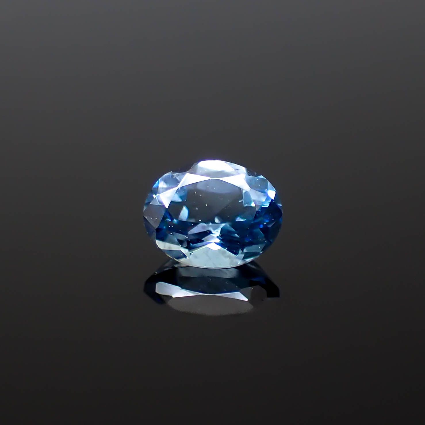 サンタマリアアクアマリン ブラジル産 0.29ct [250329936]5x3.9mm前後