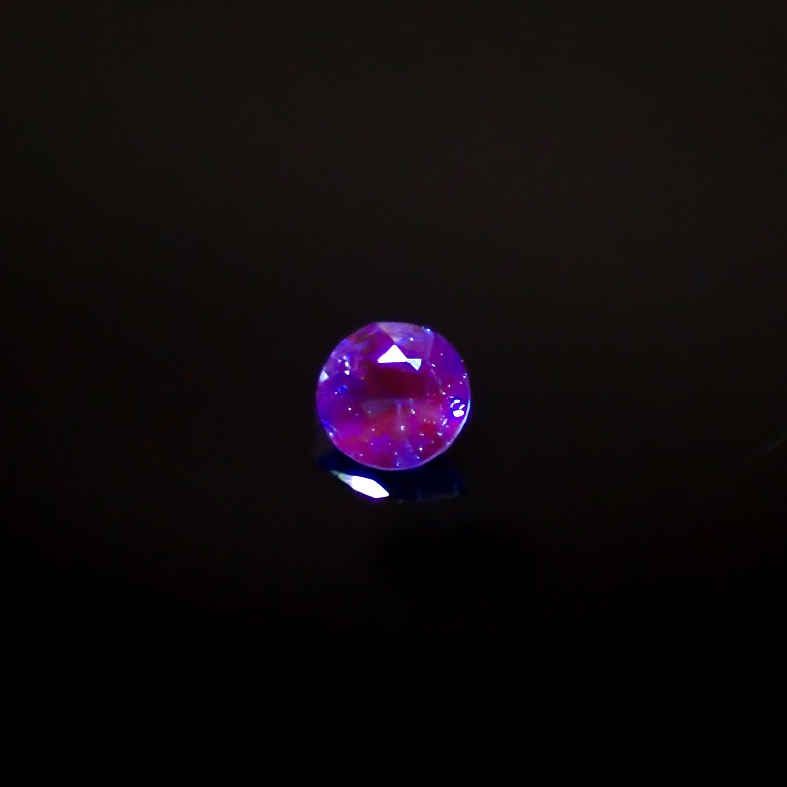 アウイナイト フルオレッセンス ドイツ産 0.022ct[240628308]1.9x1.9mm前後