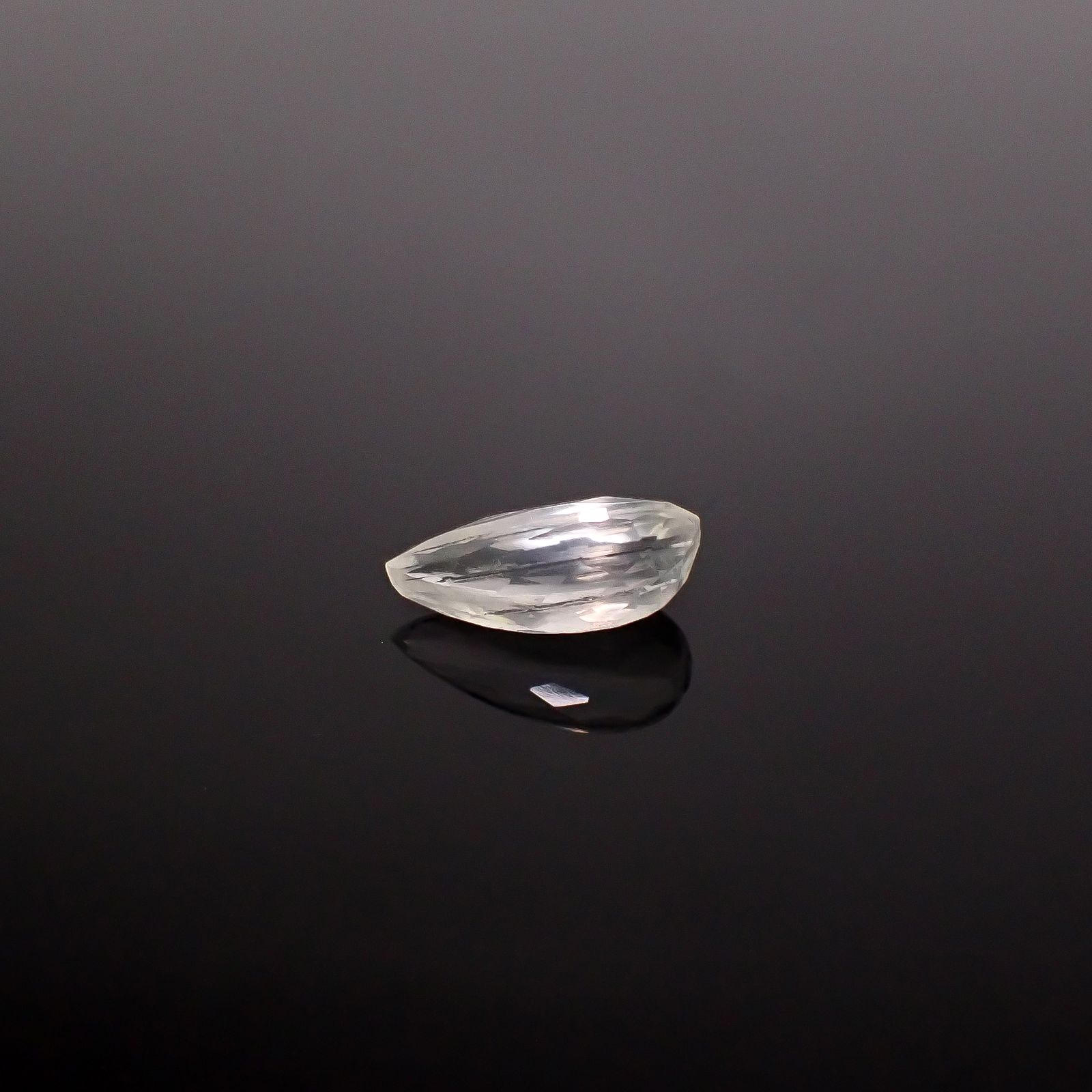 マラウイムーンストーン マラウイ共和国産 3.55ct / 14.8x7mm前後 [260331807]