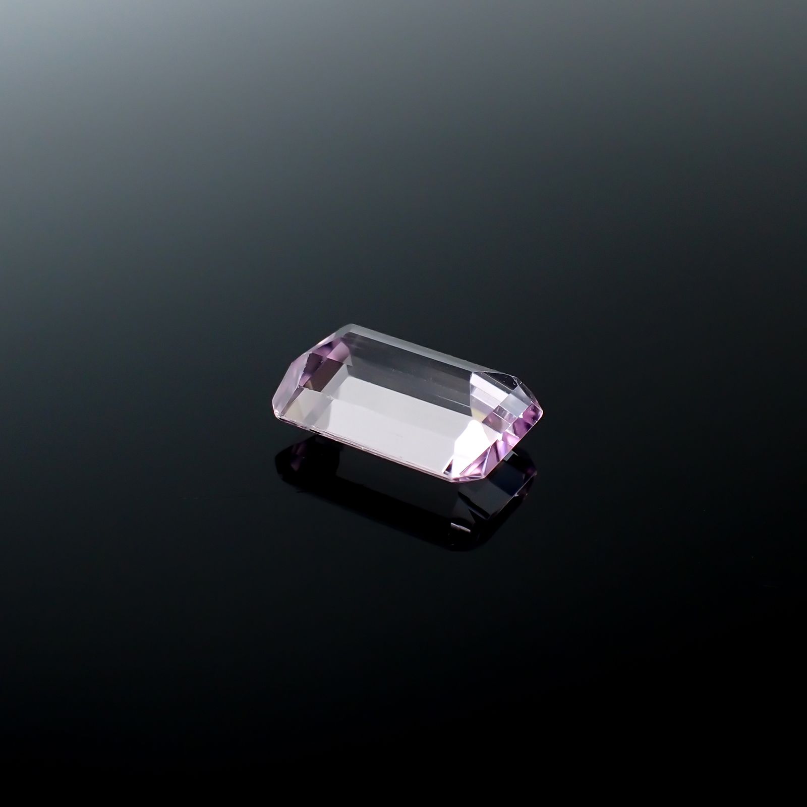 クンツァイト アフガニスタン産 3.93ct[231224714]11.1x7.9mm前後