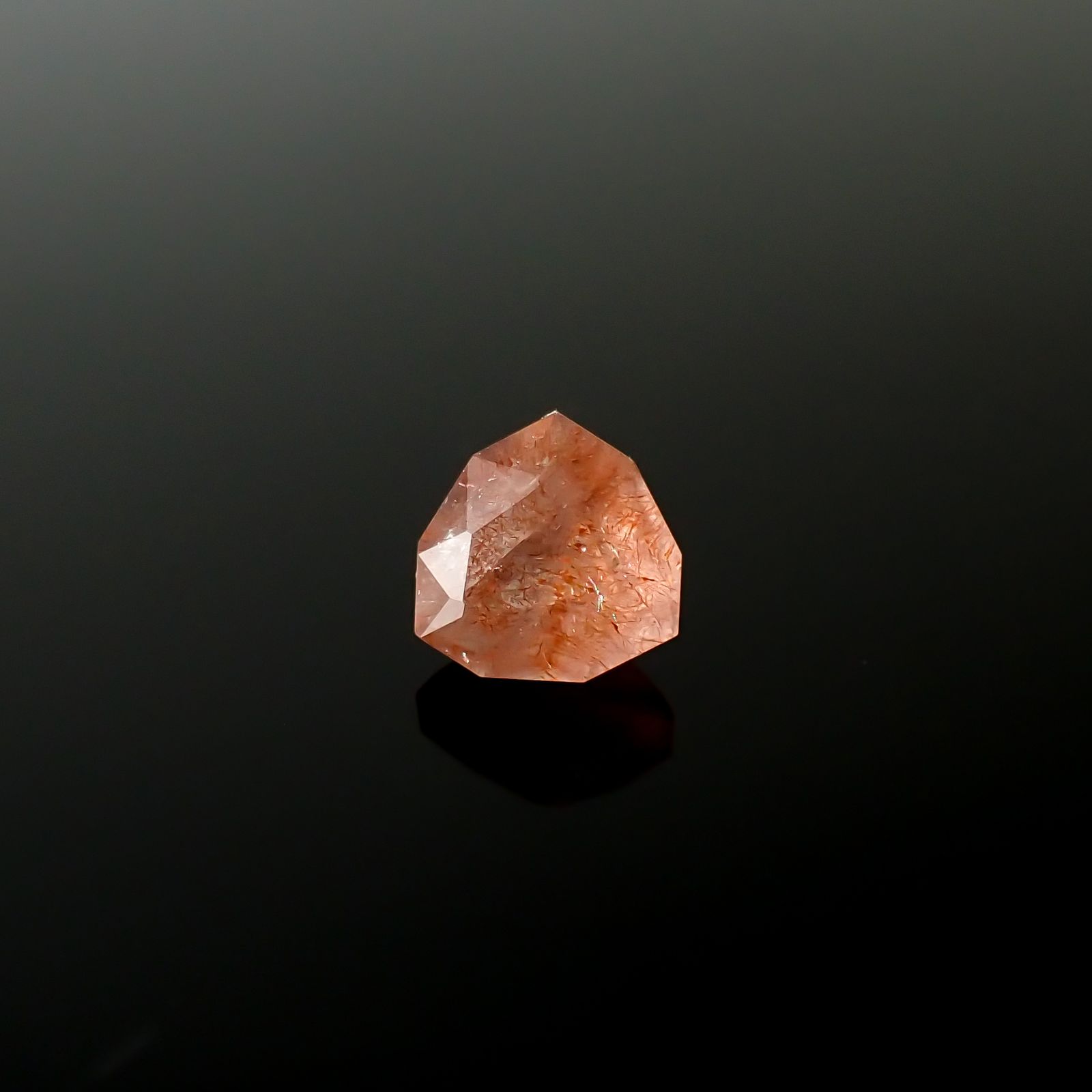 ◇カスタムカット◇ストロベリークォーツ カザフスタン産 0.87ct[240125489]6.3x6.3mm前後