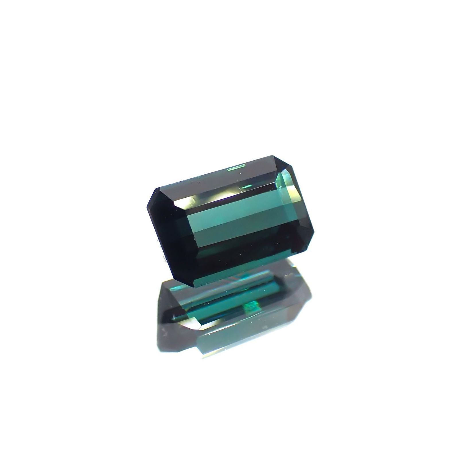 インディゴライト(宝石名ブルー・トルマリン/別名インディゴライト)ブラジル産 ソ付(彩珠) 1.175ct / 7.1x4.7mm前後 [231224373]