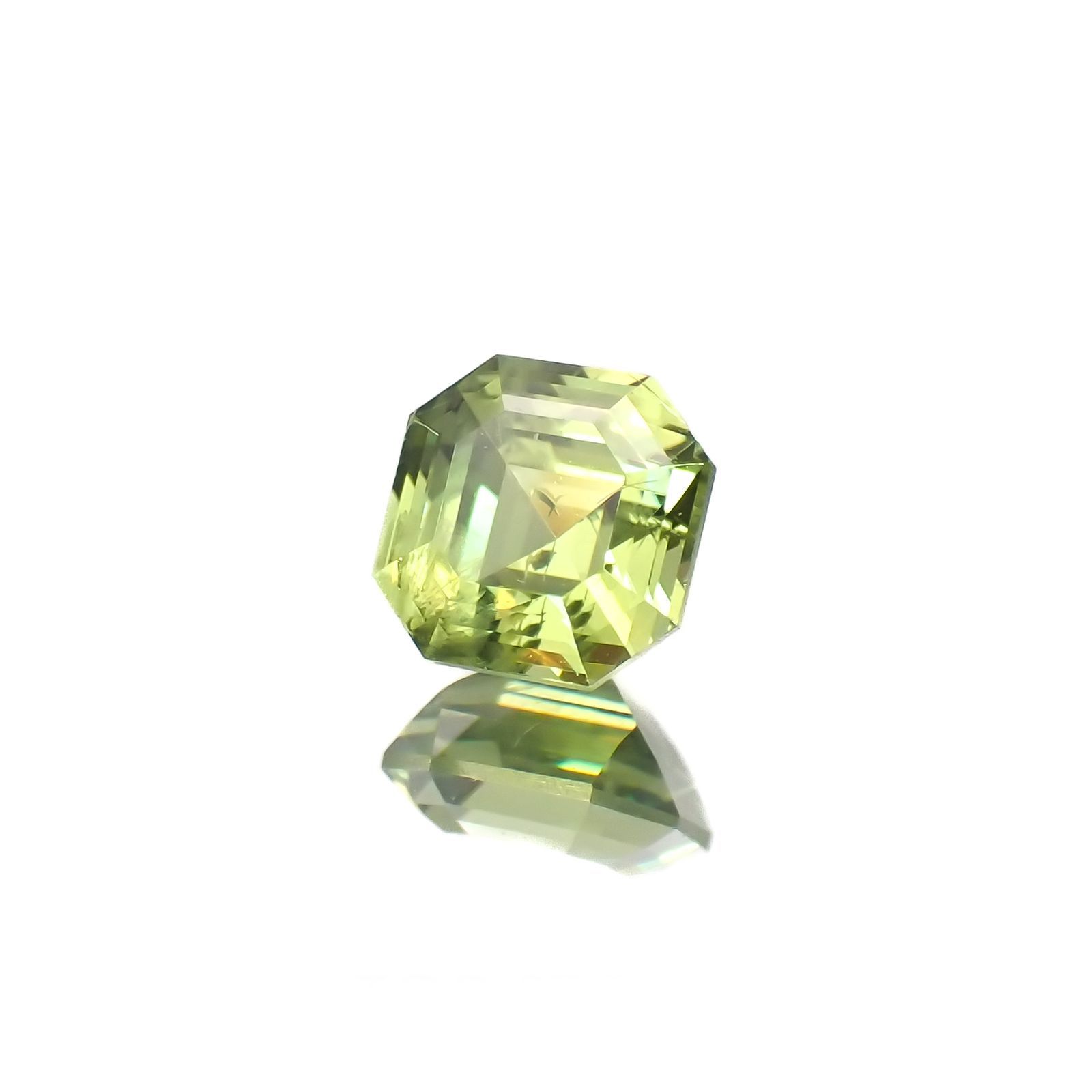 デマントイドガーネット ロシア産 0.50ct [221018869]4.3x4.3mm前後