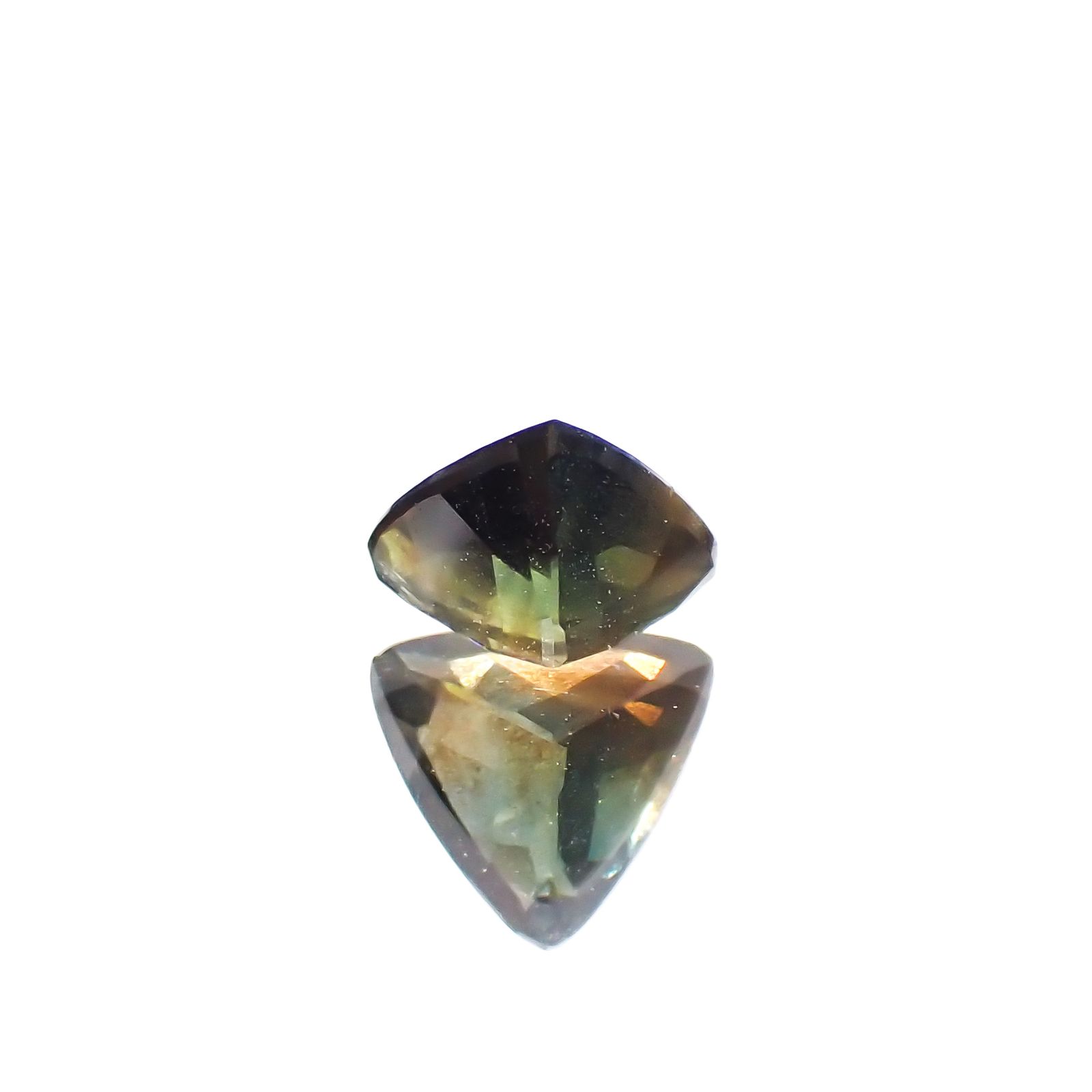 ゴールドシーンサファイア 非加熱(宝石名シーン・サファイア)ケニア産 0.739ct ソ付(彩珠)[231023912]5.6x5.6mm前後