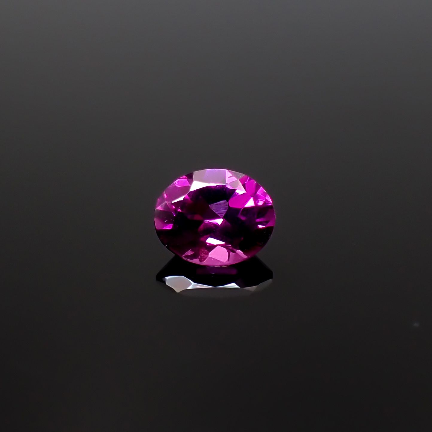 グレープガーネット ブラジル産 0.48ct [241229637]5.2x4.1mm前後