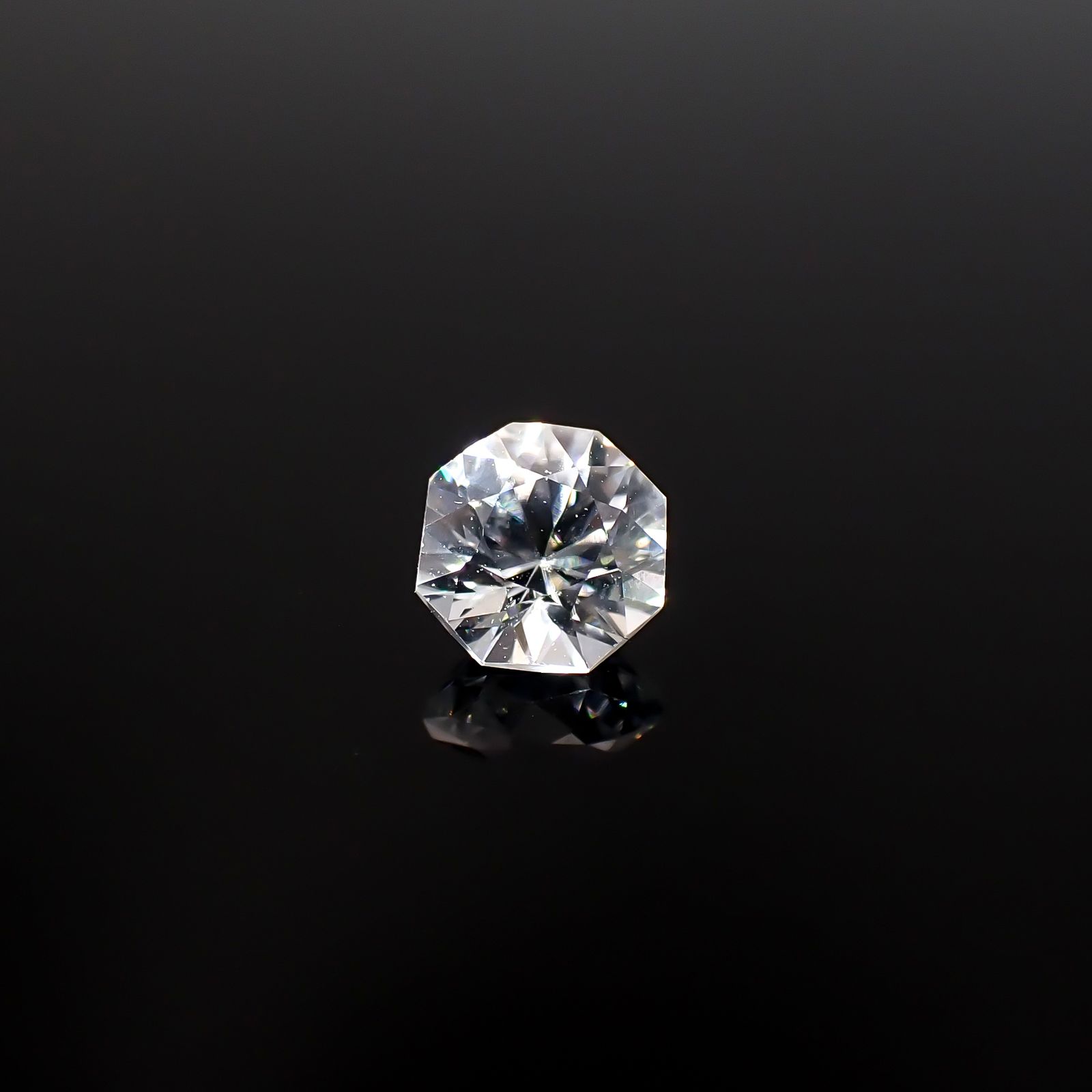 ◇オクタゴンカット◇カラーレスジルコン(宝石名ホワイト・ジルコン)スリランカ/カンボジア産 識別済 0.79ct / 4.9x4.8mm前後 [251231386]