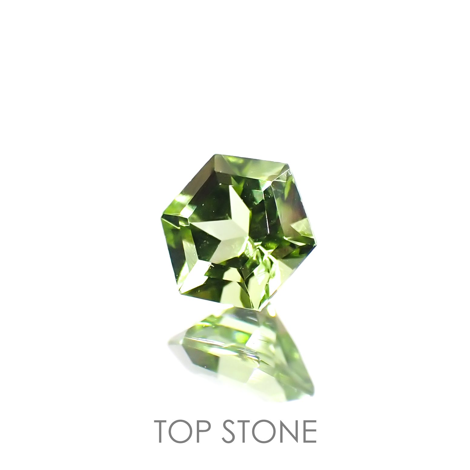 ◇ヘキサゴンカット◇ペリドット(宝石名ペリドット) パキスタン産 0.58ct 識別済[210913101]4.9×4.8mm前後