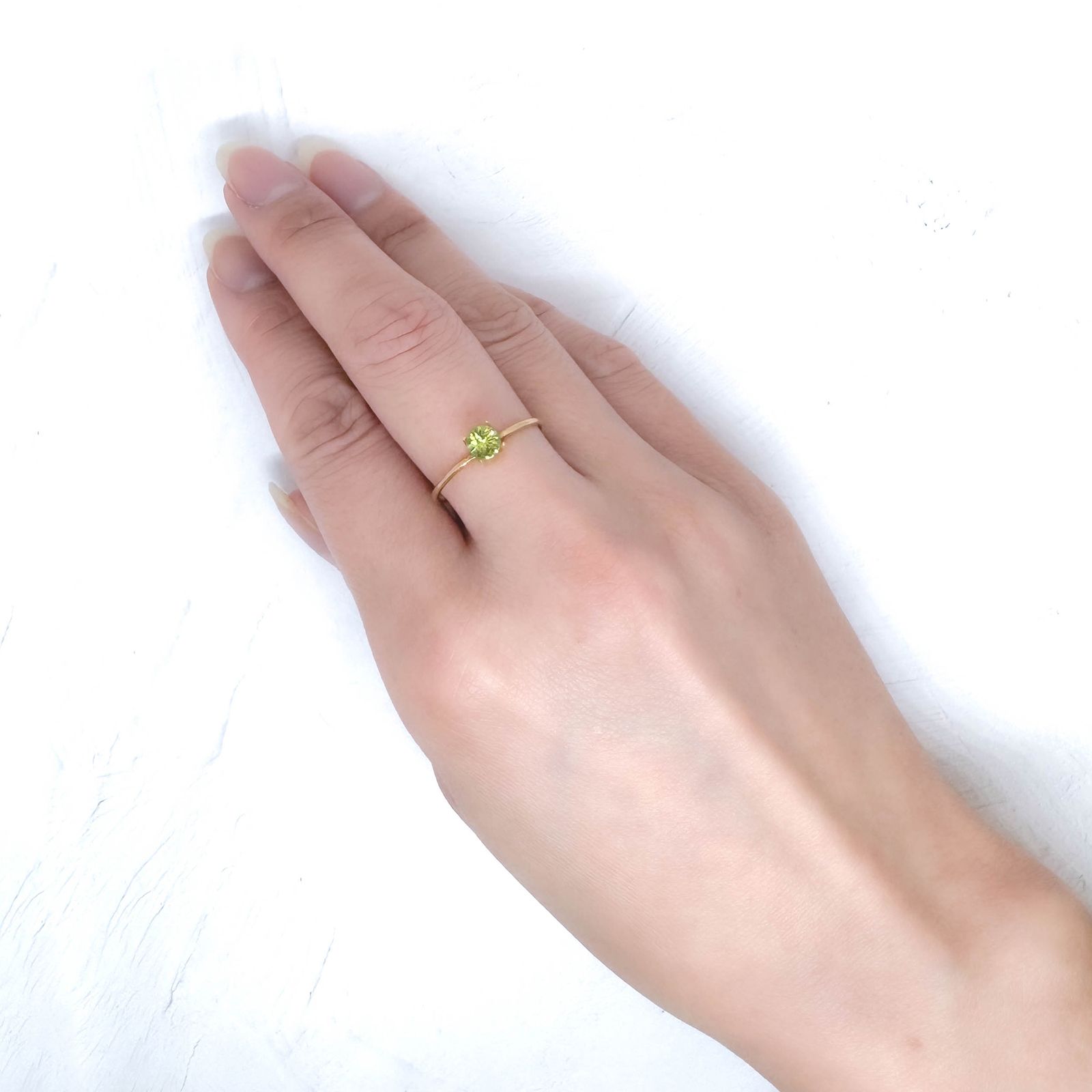 スフェーン(宝石名スフェーン)マダガスカル産 識別済 0.37ct / 4.6x4.5mm前後 [251231366]