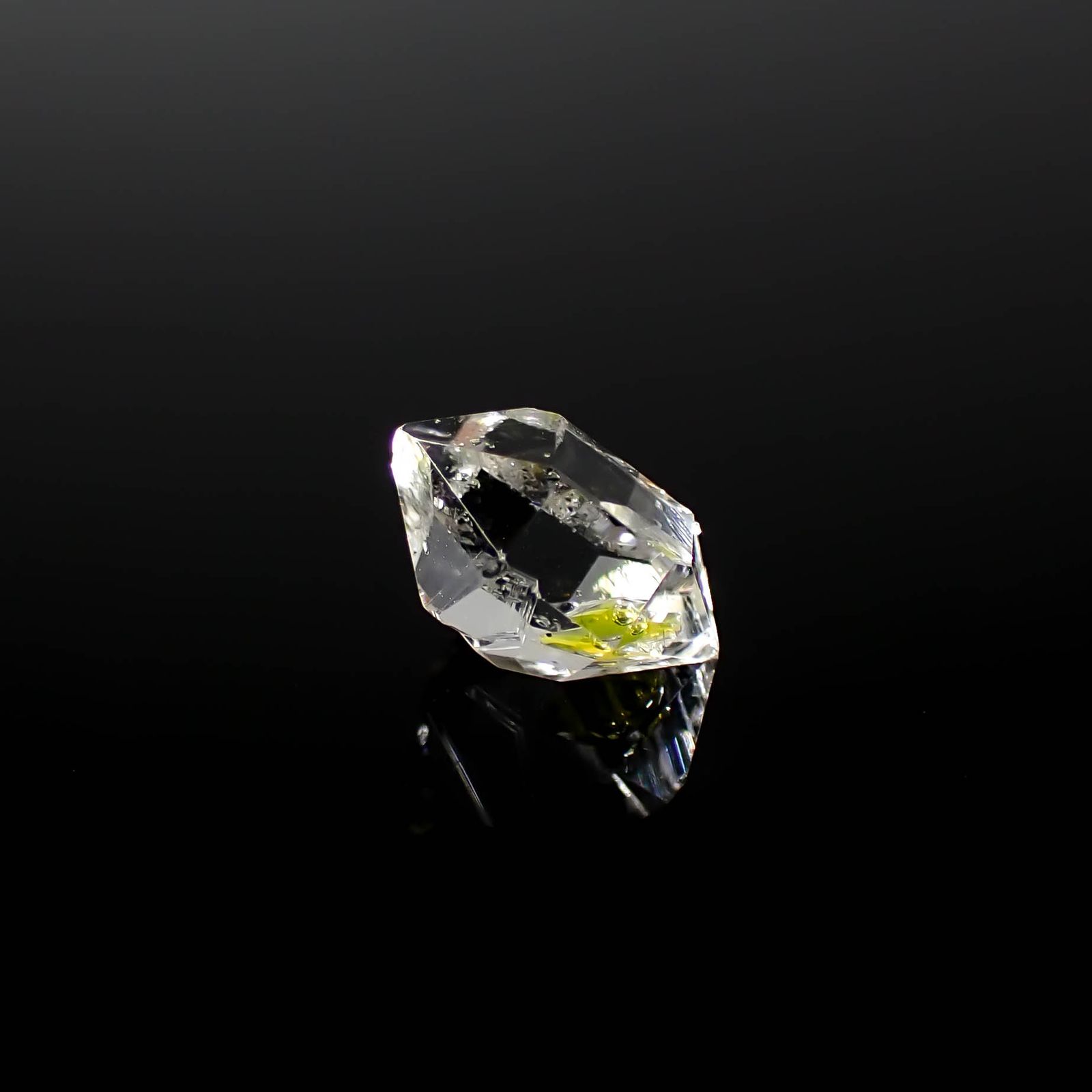 オイルインクォーツ原石 パキスタン産 1.55ct[240828671]9.1x6.3mm前後