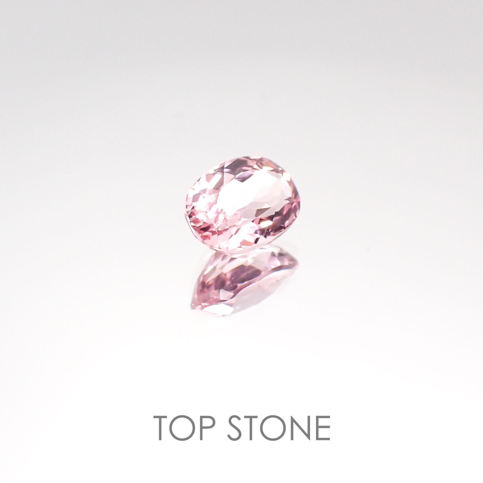 モルガナイト ナイジェリア産 ルース 0.92ct[20117404]7.1×5.1mm前後