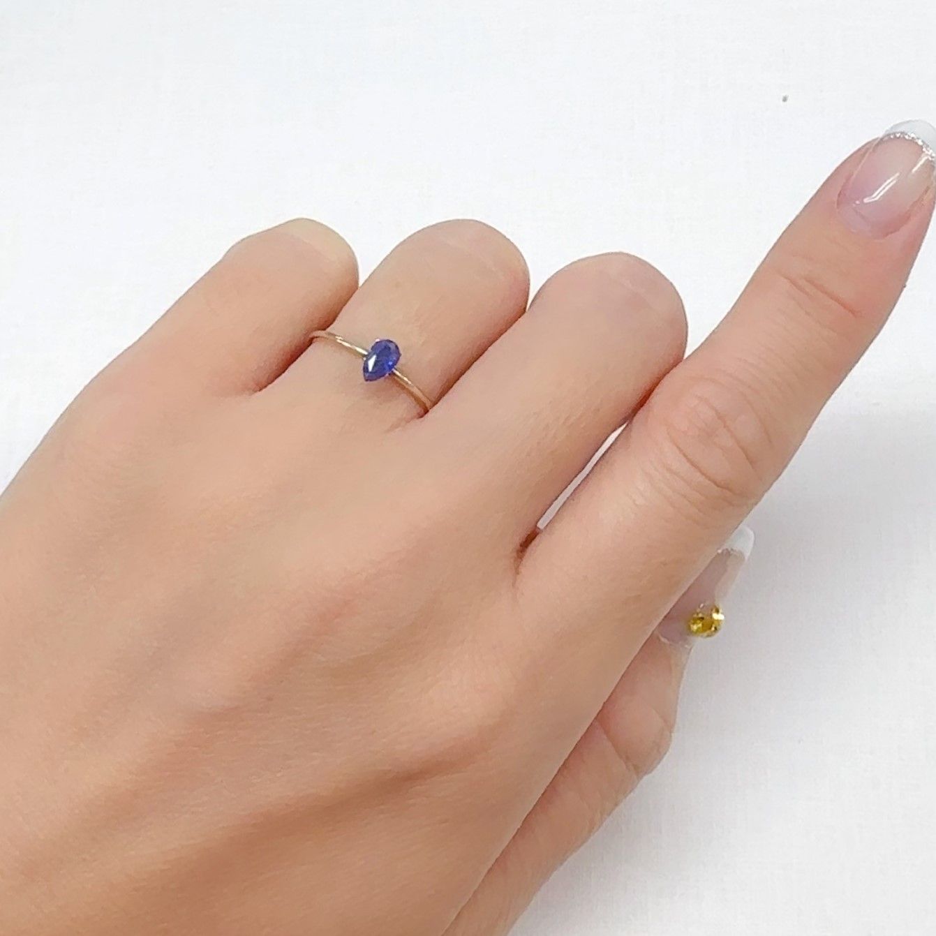 デュモルチェライト マダガスカル産 0.24ct[240728596]5.6x3.4mm前後
