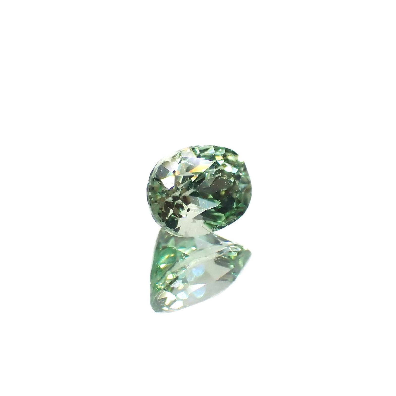 ミントガーネット(宝石名グリーン グロッシュラー・ガーネット)タンザニア産 0.33ct 識別済[221018629]4.4x3.2mm前後