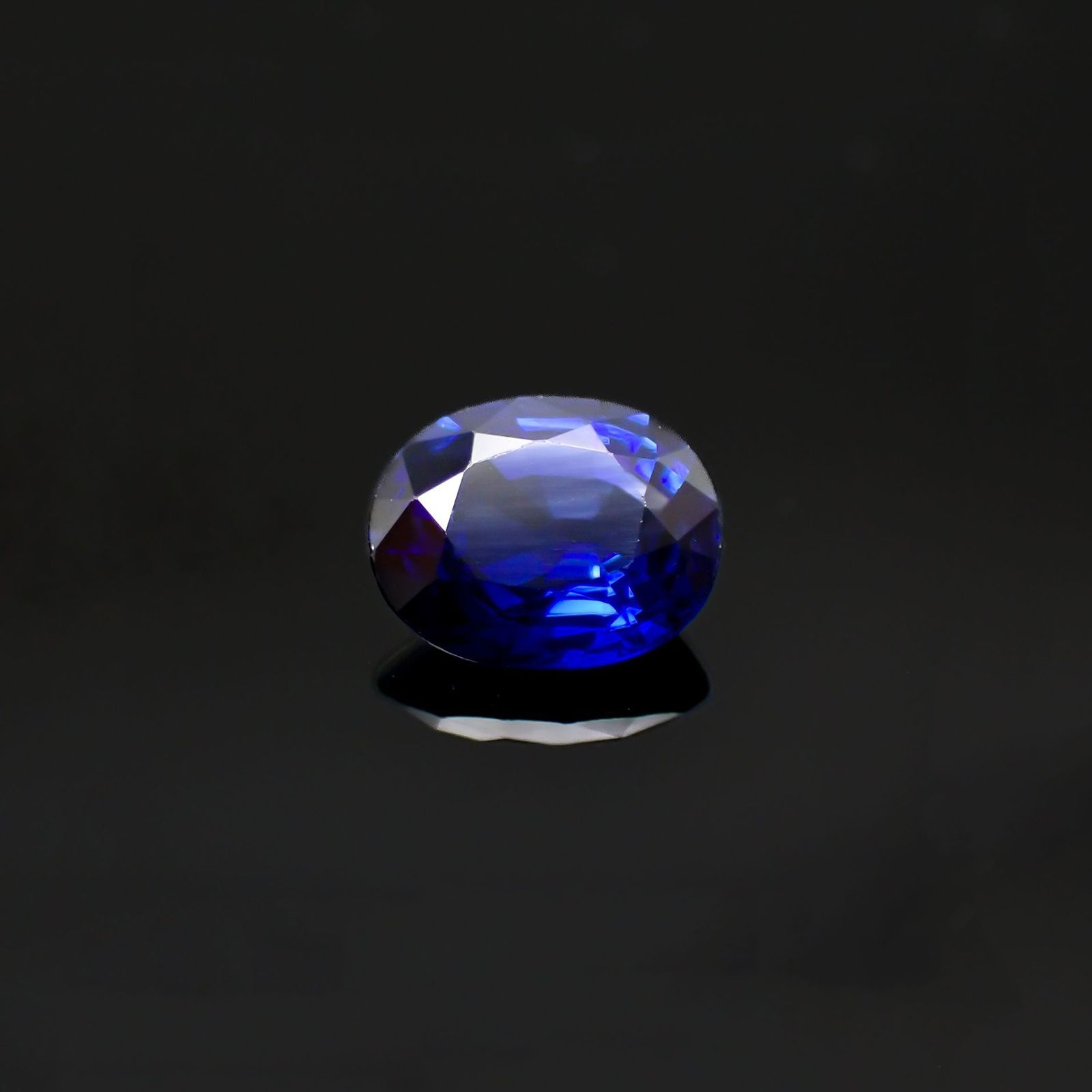 サファイア(宝石名サファイア)スリランカ/マダガスカル産 識別済 0.68ct / 5.9x4.8mm前後 [260817645]