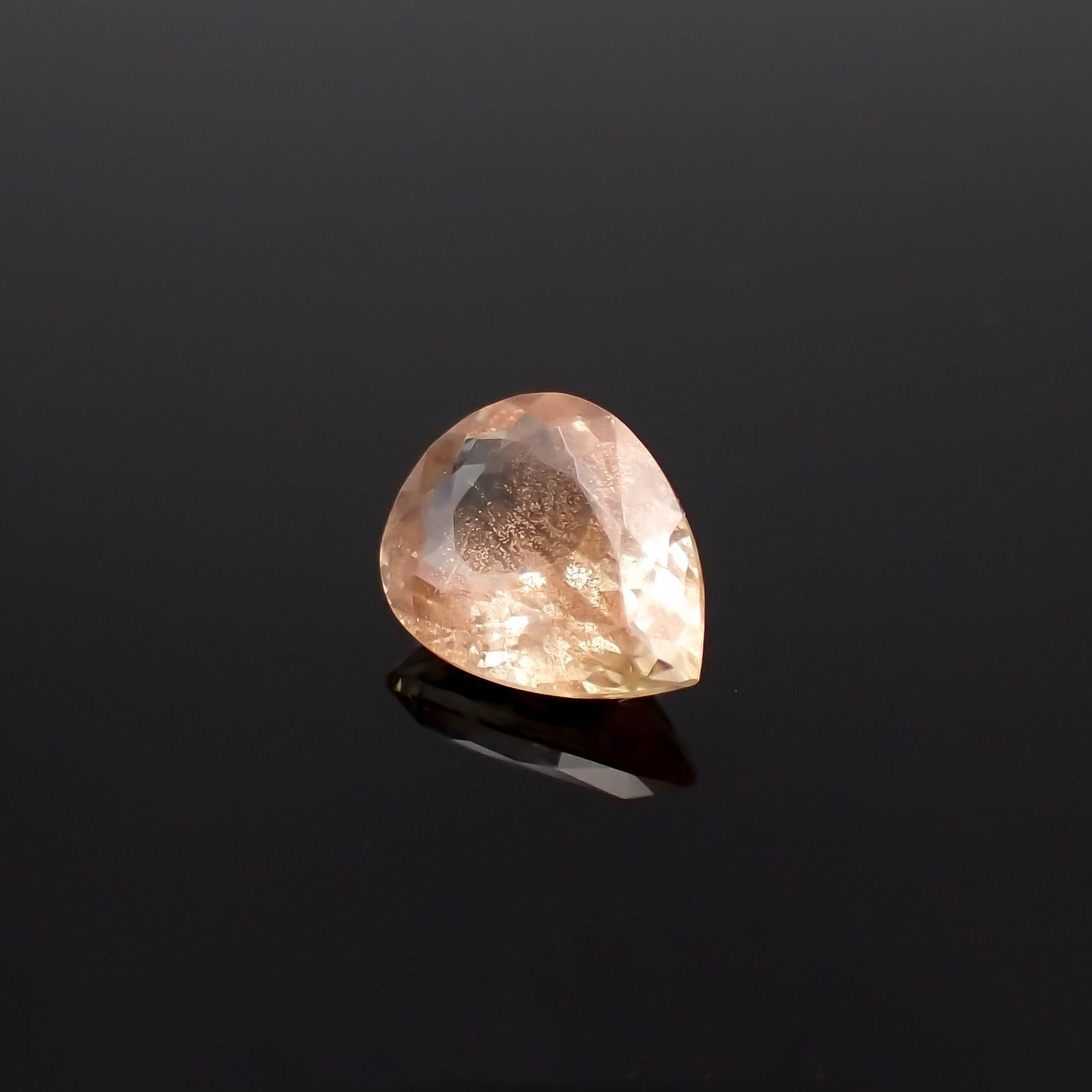 オレゴンサンストーン アメリカ・オレゴン州産 2.76ct / 11.7x8.7mm前後 [230120126]
