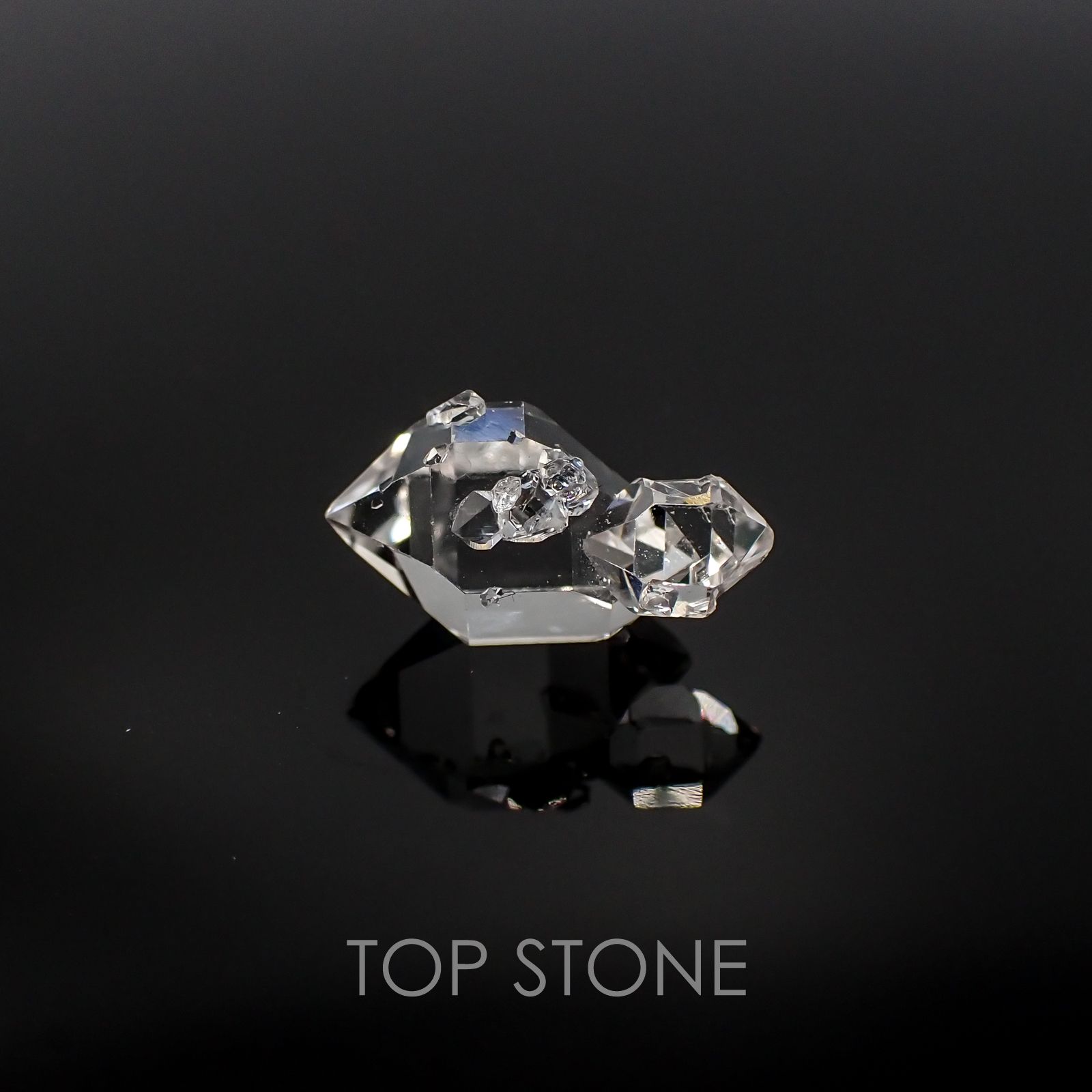 ハーキマーダイヤモンド(宝石名クォーツ) アメリカ・ニューヨーク州産 原石・結晶 2.87ct 識別済[20127557]12.8×7.2mm前後
