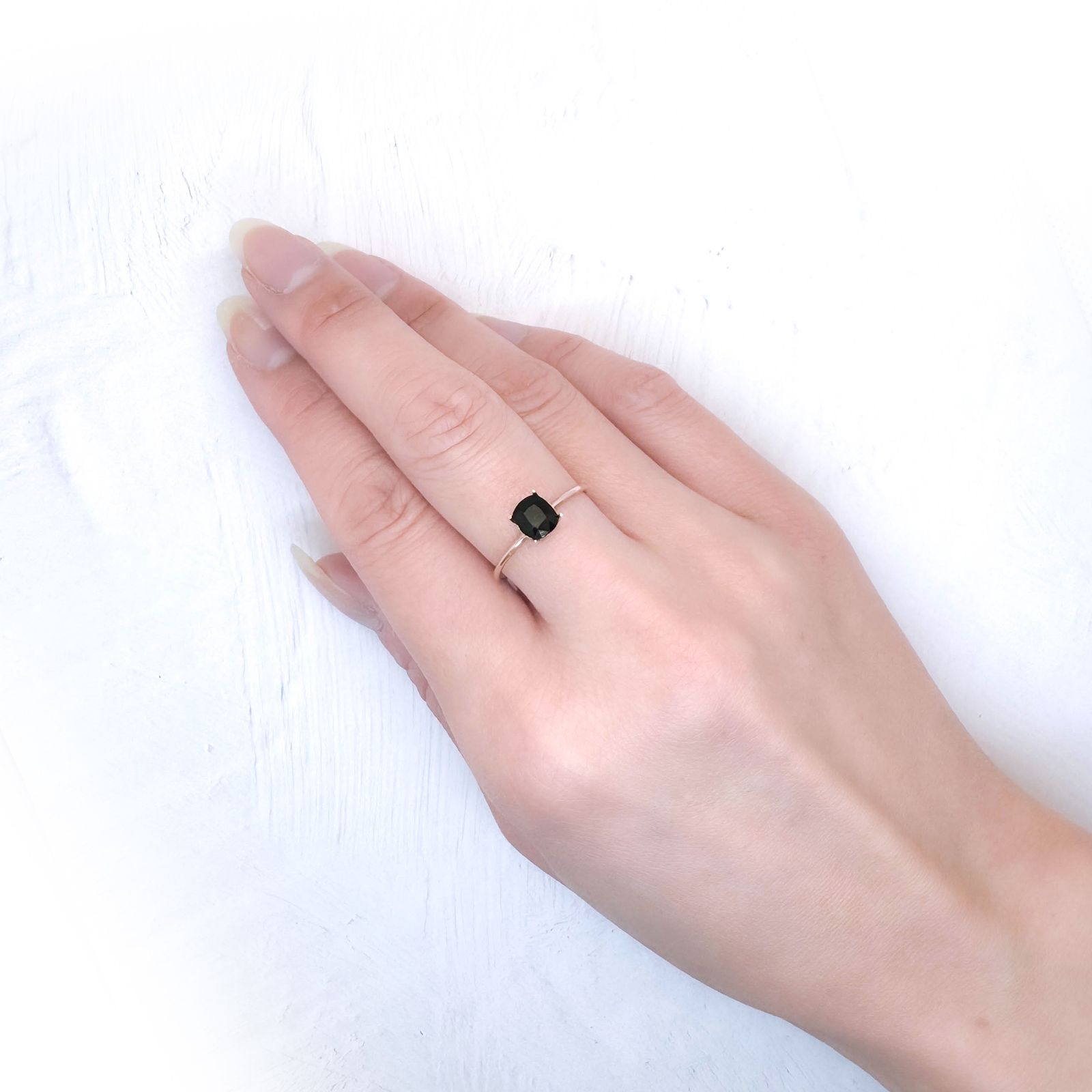 セレンディバイト ミャンマー産 0.98ct / 6x5.2mm前後 [251231436]